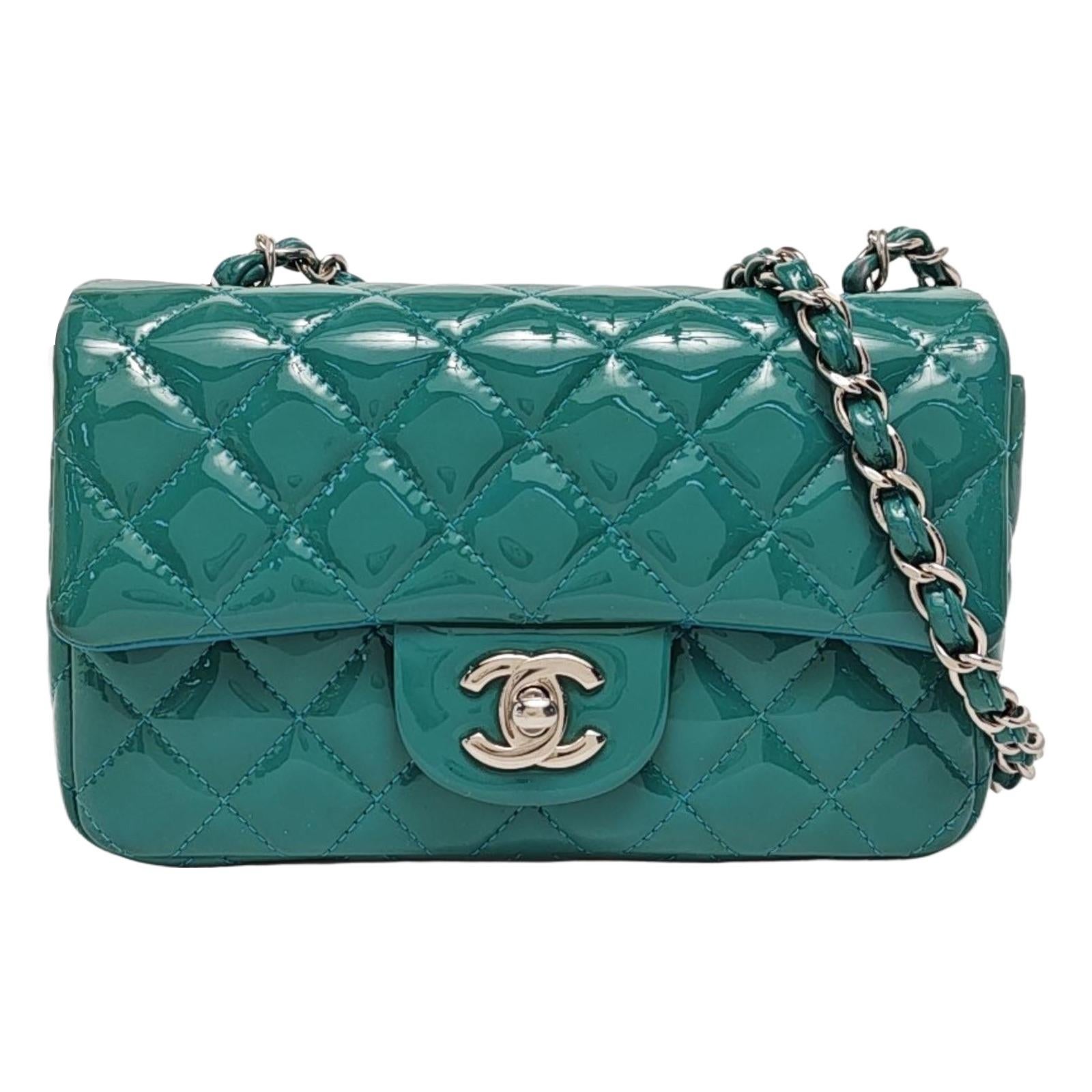 Chanel Classic Flap Rectangular Mini Blue Patent Leather Silver Hardware en vente