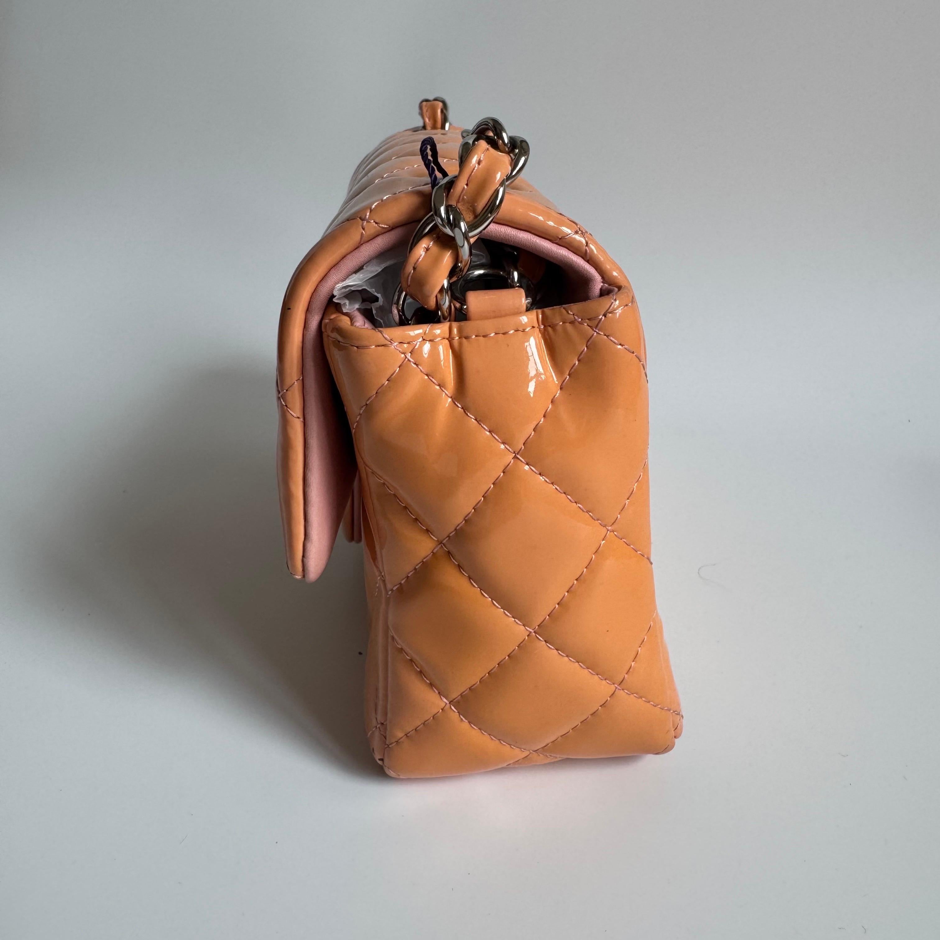 Chanel Classic Flap Rettangolare Mini Corallo Arancione Vernice Argento HW in vendita 6