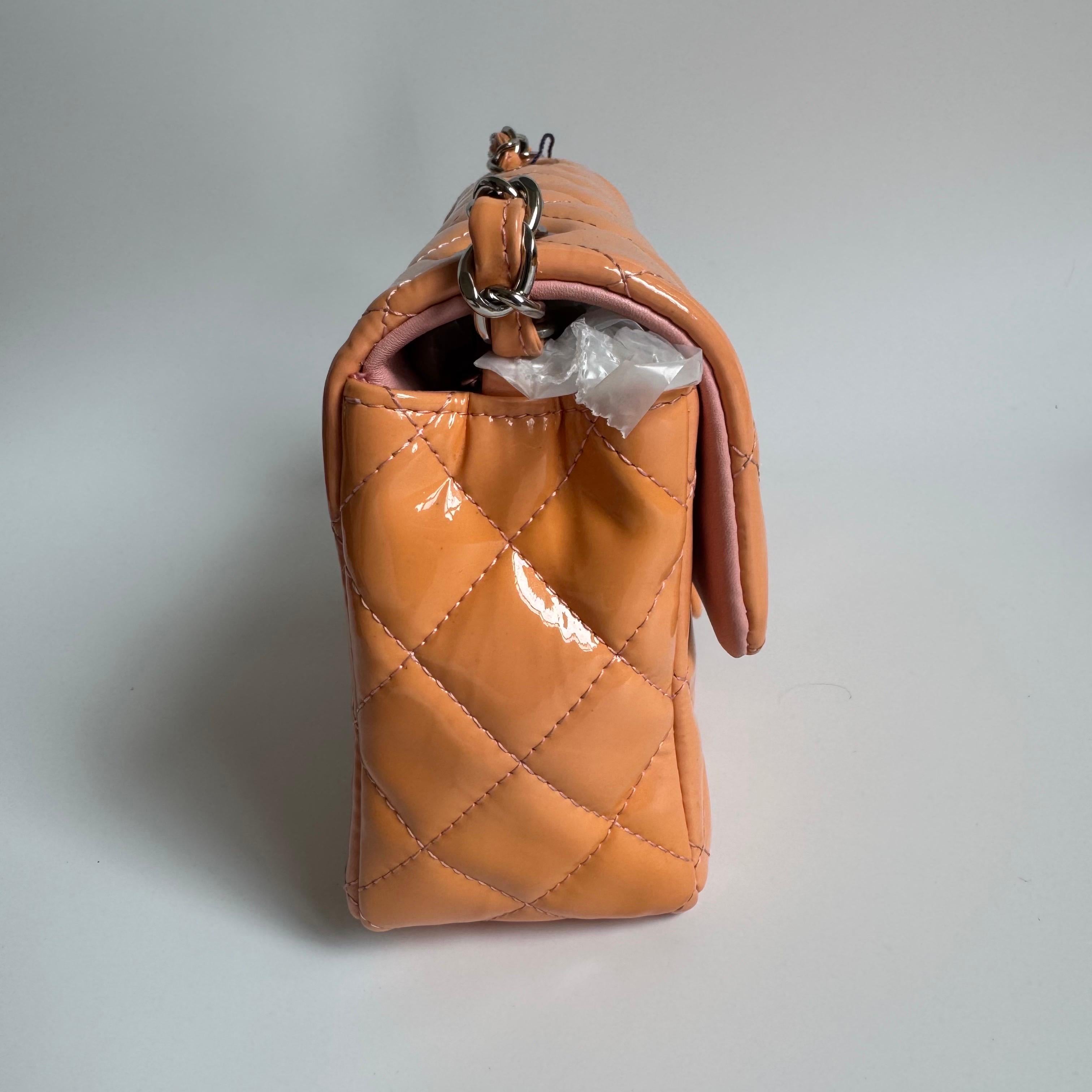 Chanel Classic Flap Rettangolare Mini Corallo Arancione Vernice Argento HW in vendita 1