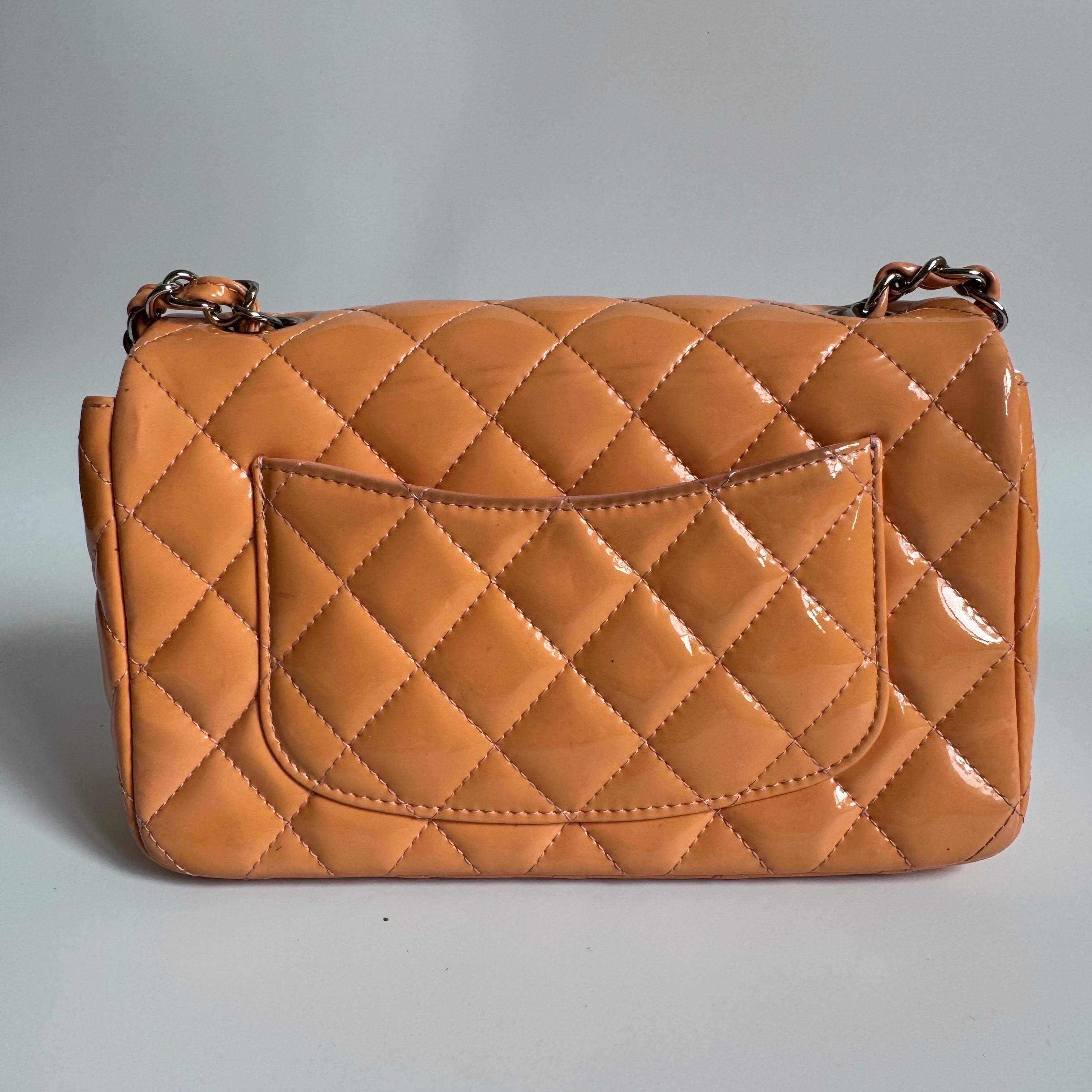 Chanel Classic Flap Rettangolare Mini Corallo Arancione Vernice Argento HW in vendita 2