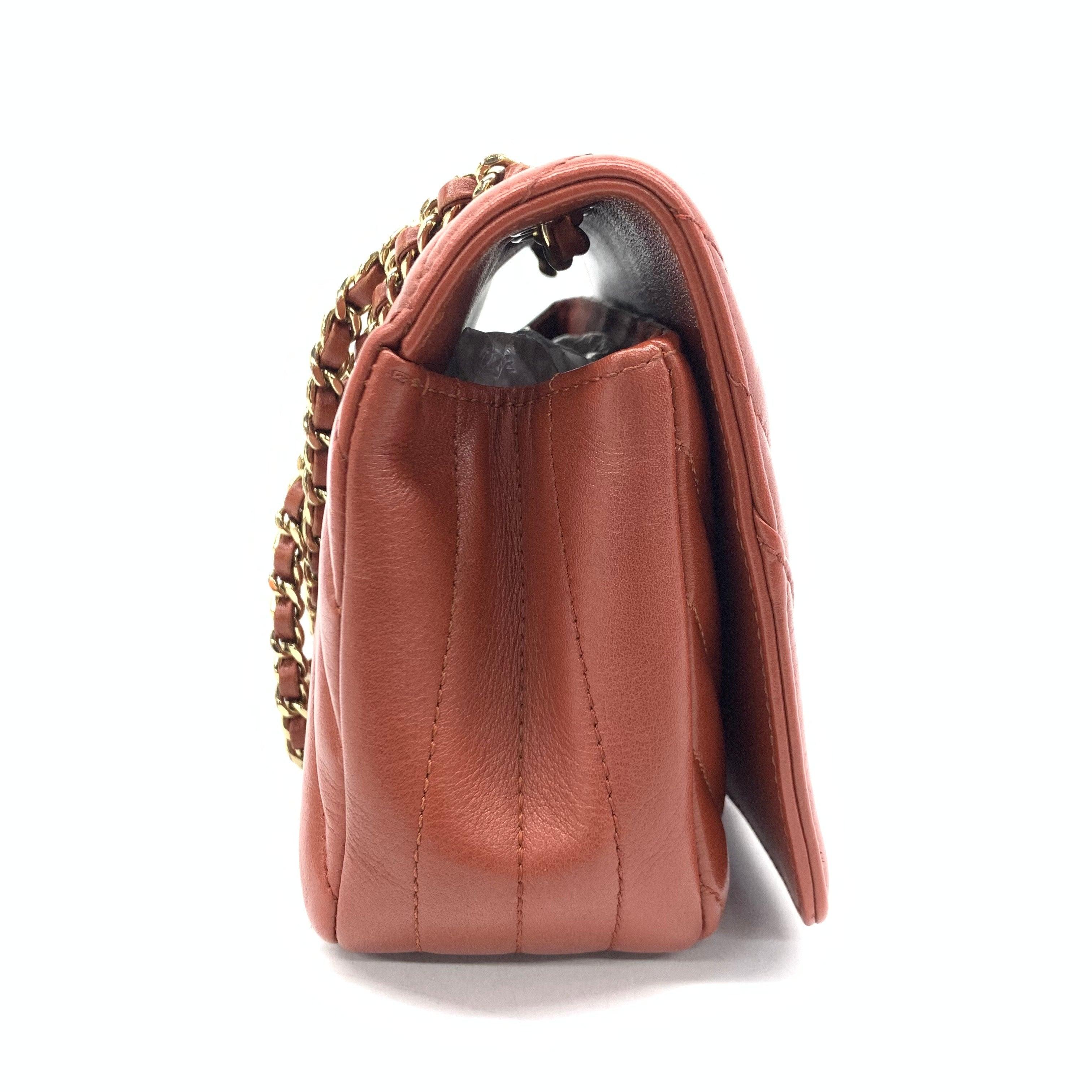 Chanel Classic Flap Rectangular Mini Crossbody Bag Chevron Calfskin Leather In Excellent Condition In AUBERVILLIERS, FR