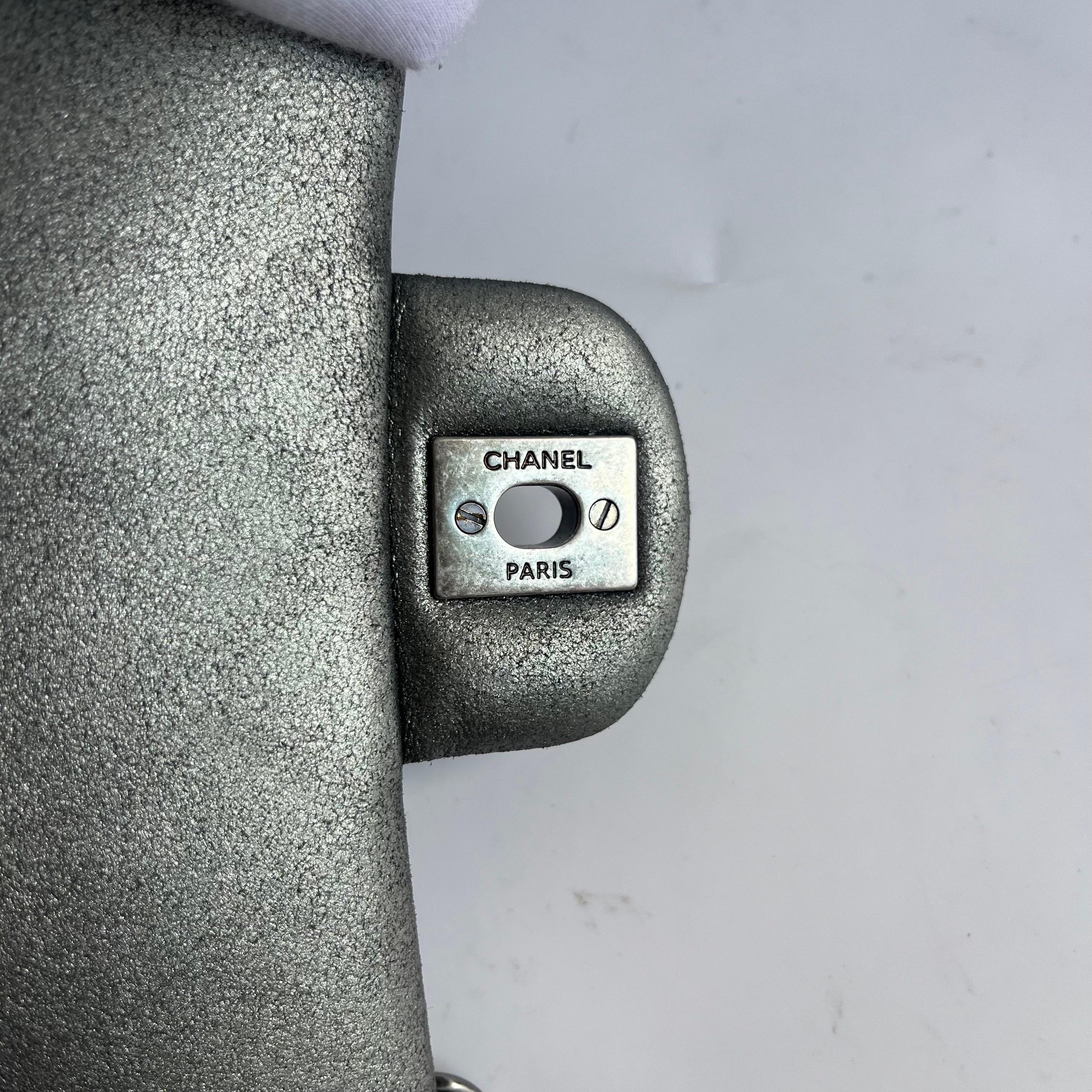 Chanel Classic Flap Rectangular Mini Piel de cordero gris metalizada Herrajes plateados en venta 9