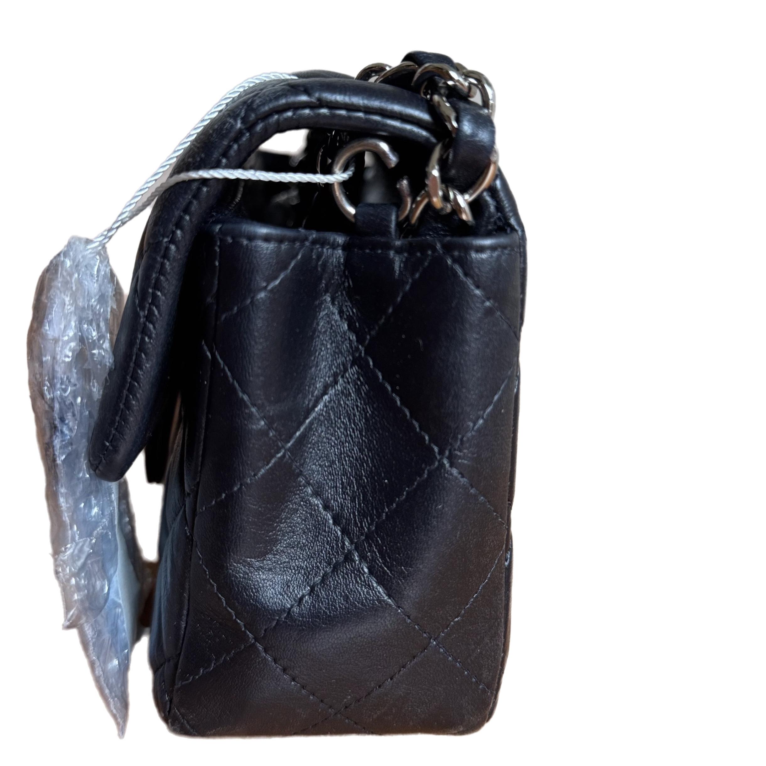 Chanel Classic Flap rectangulaire Mini Midnight Navy en cuir d'agneau 2012 Bon état - En vente à AUBERVILLIERS, FR