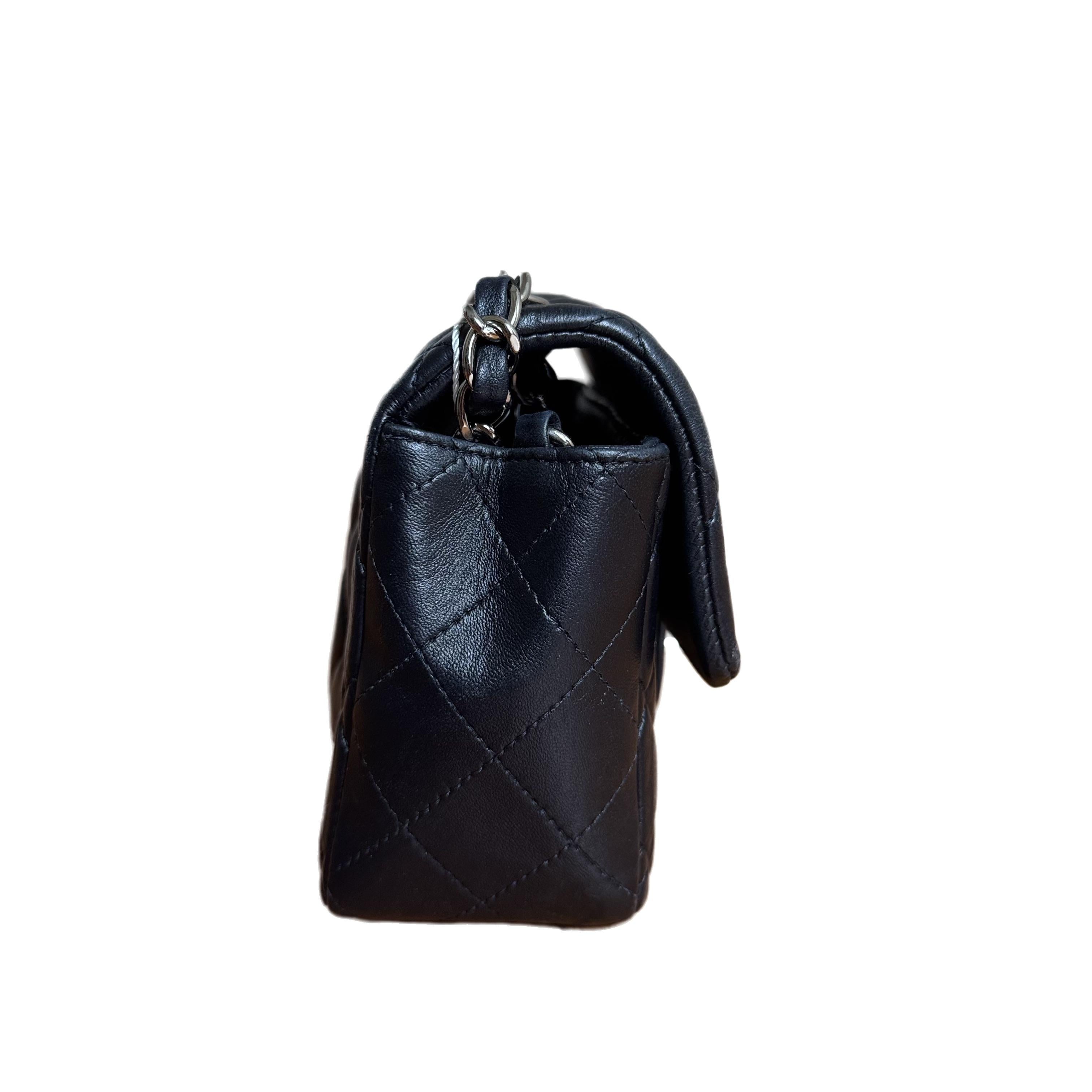 Chanel Classic Flap rectangulaire Mini Midnight Navy en cuir d'agneau 2012 Pour femmes en vente