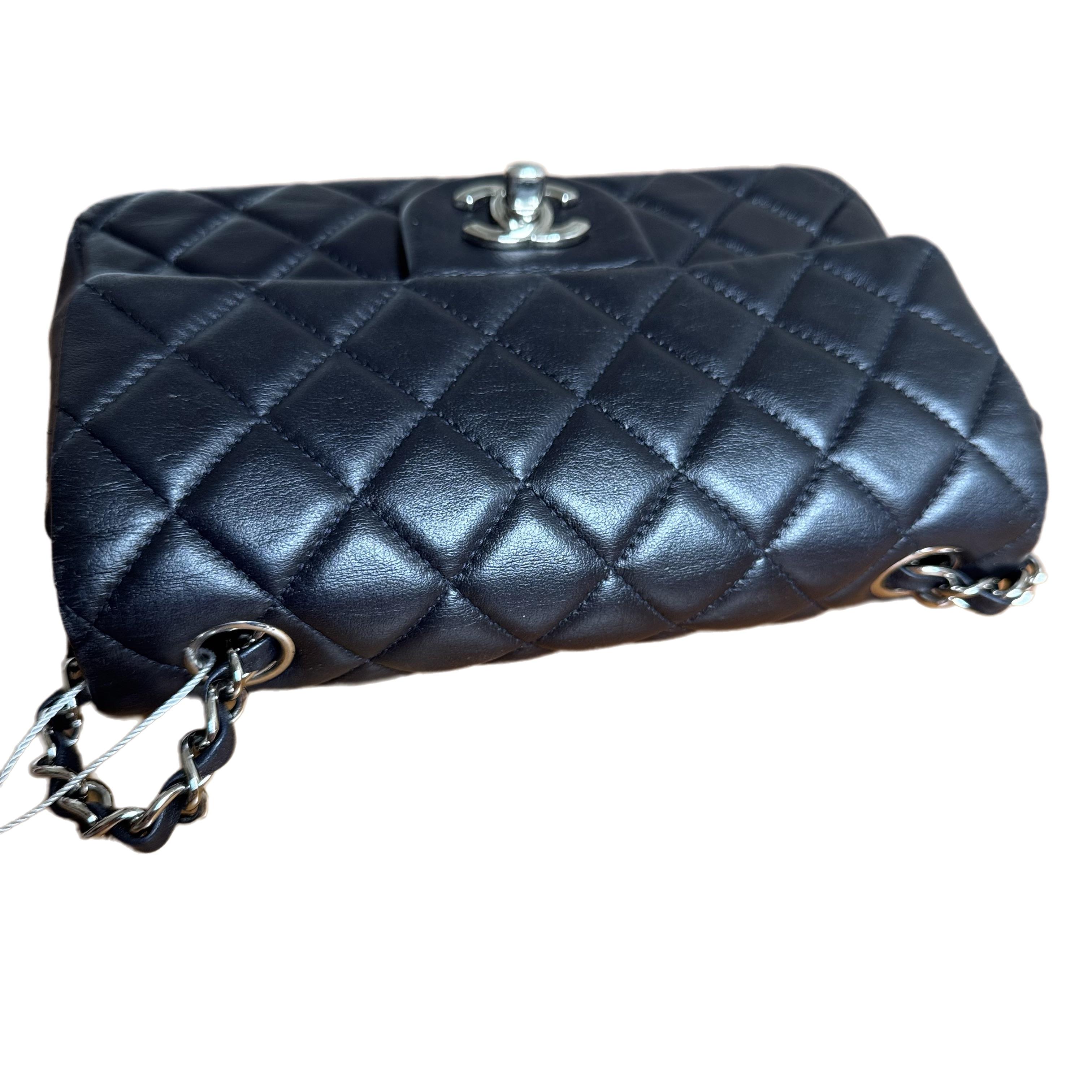 Chanel Classic Flap rectangulaire Mini Midnight Navy en cuir d'agneau 2012 en vente 3