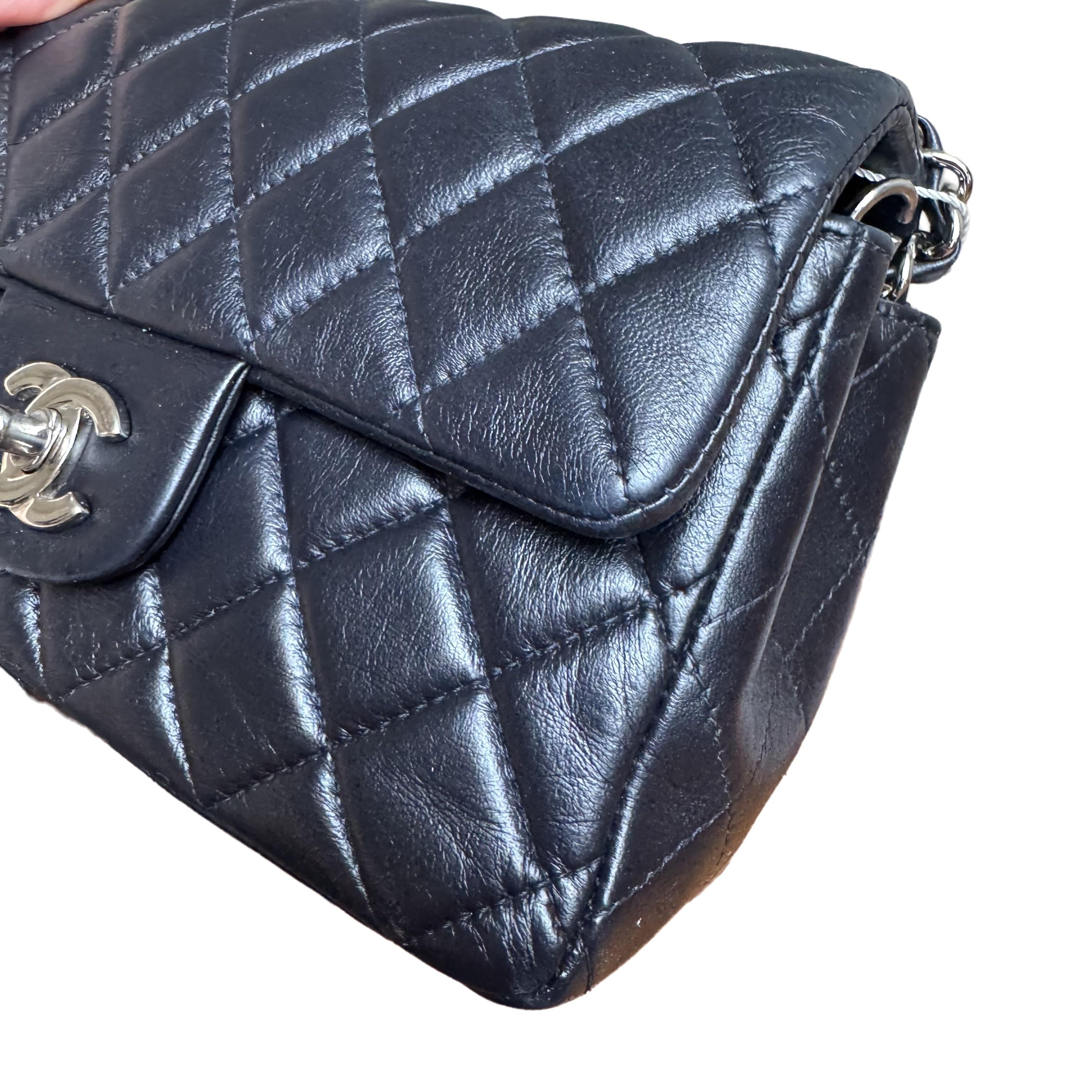 Chanel Classic Flap rectangulaire Mini Midnight Navy en cuir d'agneau 2012 en vente 6
