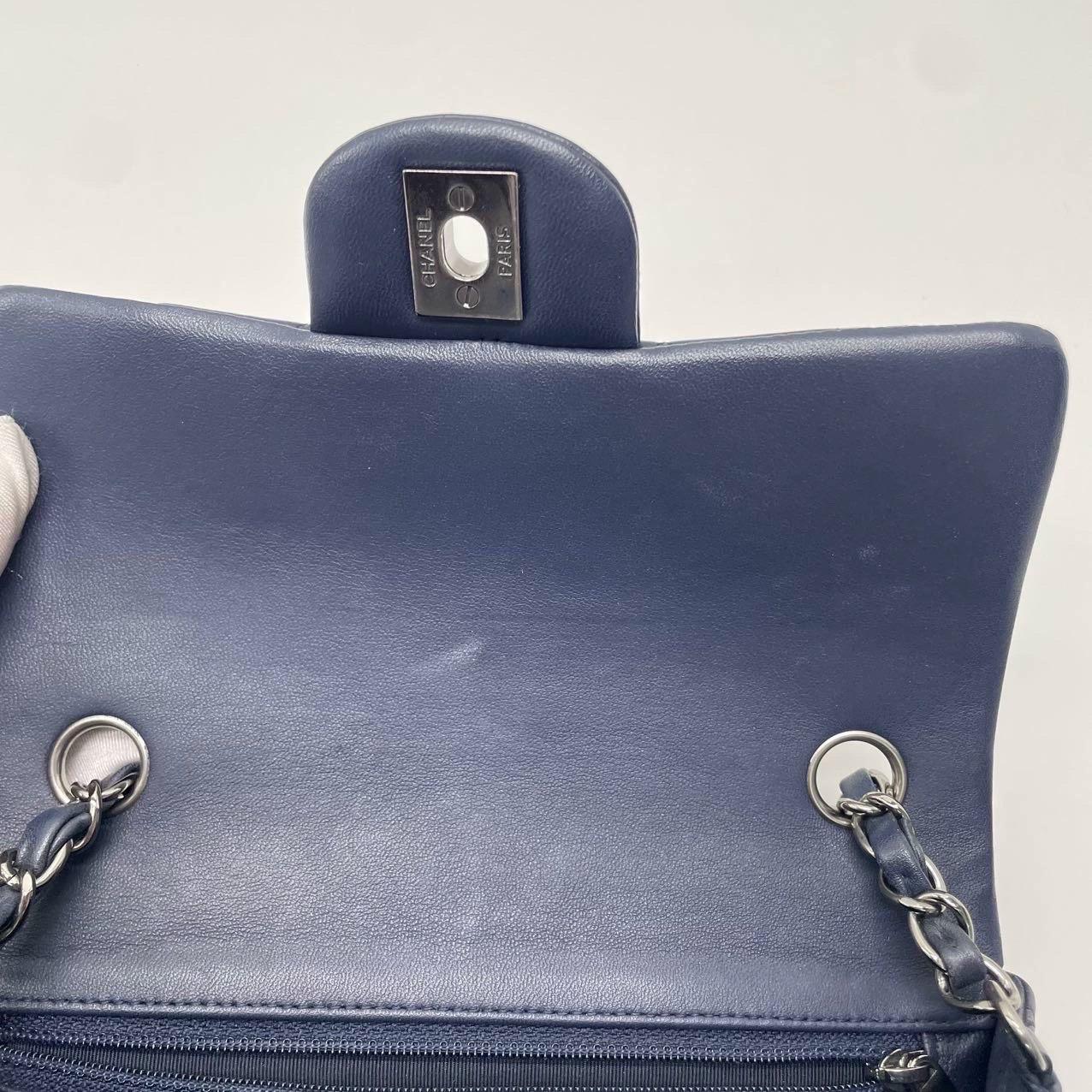 Chanel Classic Flap Rectangular Mini Navy Lambskin 2013-2014 For Sale 7