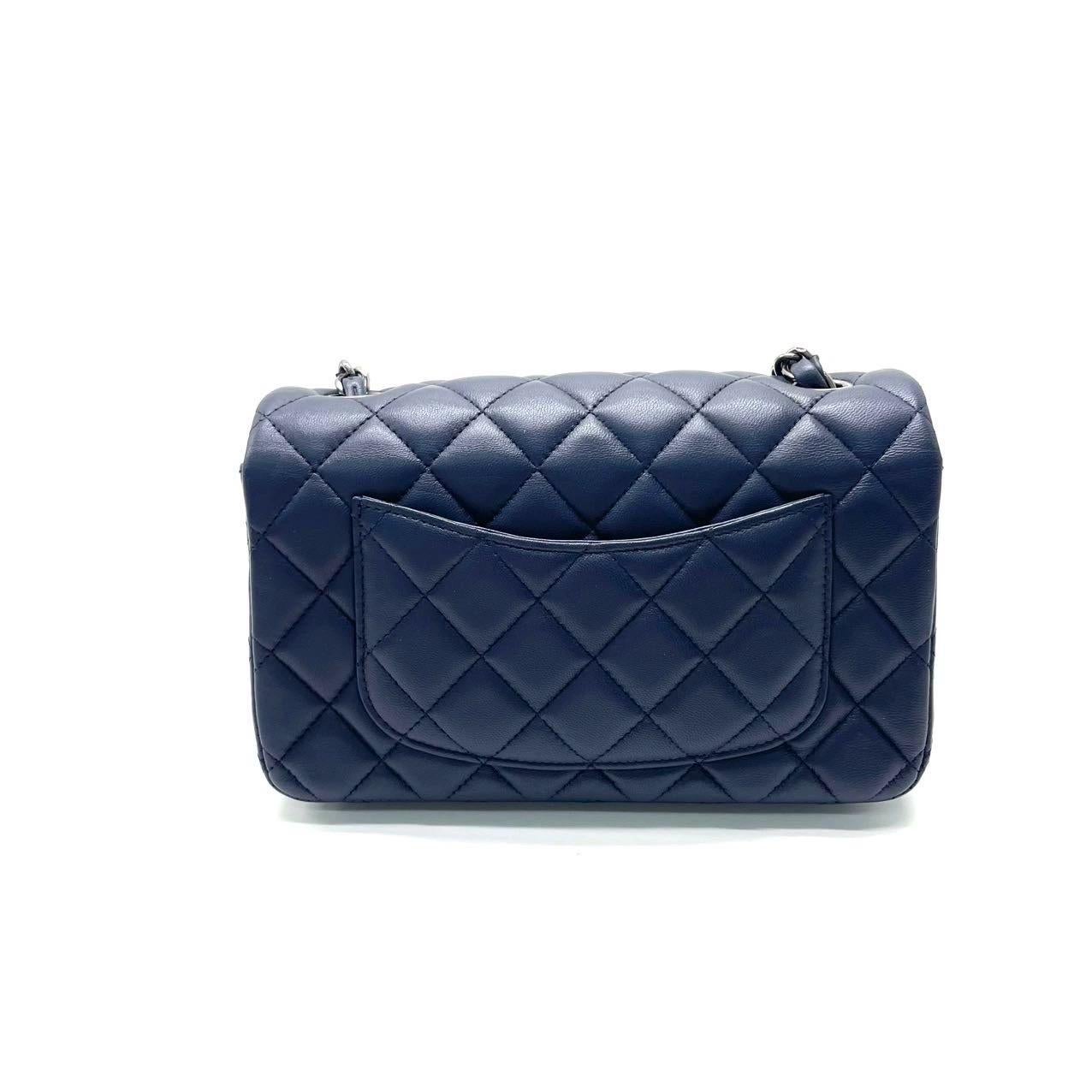 Chanel Classic Flap Rectangular Mini Navy Lambskin 2013-2014 In Good Condition For Sale In AUBERVILLIERS, FR