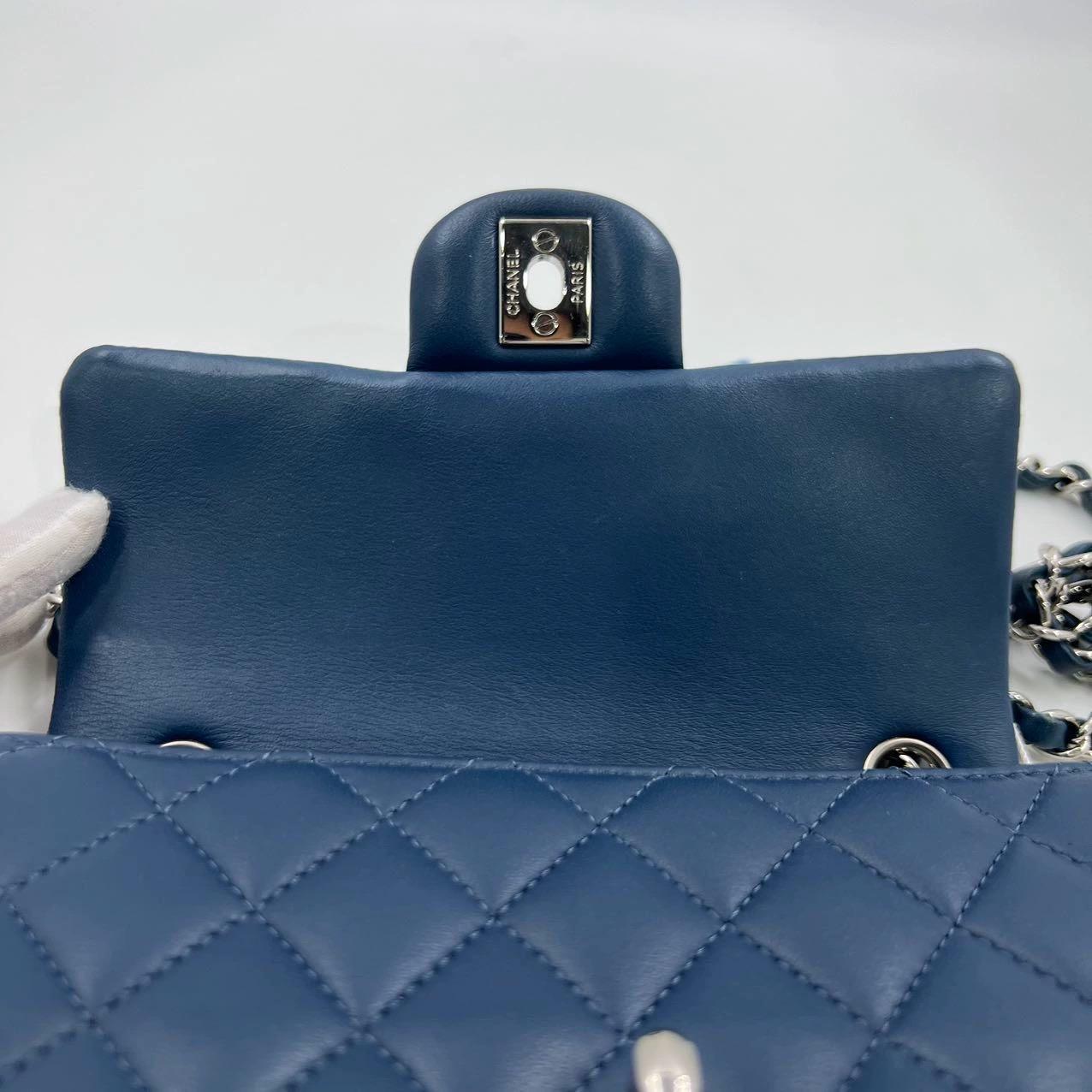Chanel Classic Flap Rectangular Mini Navy Lambskin, 2019 For Sale 6