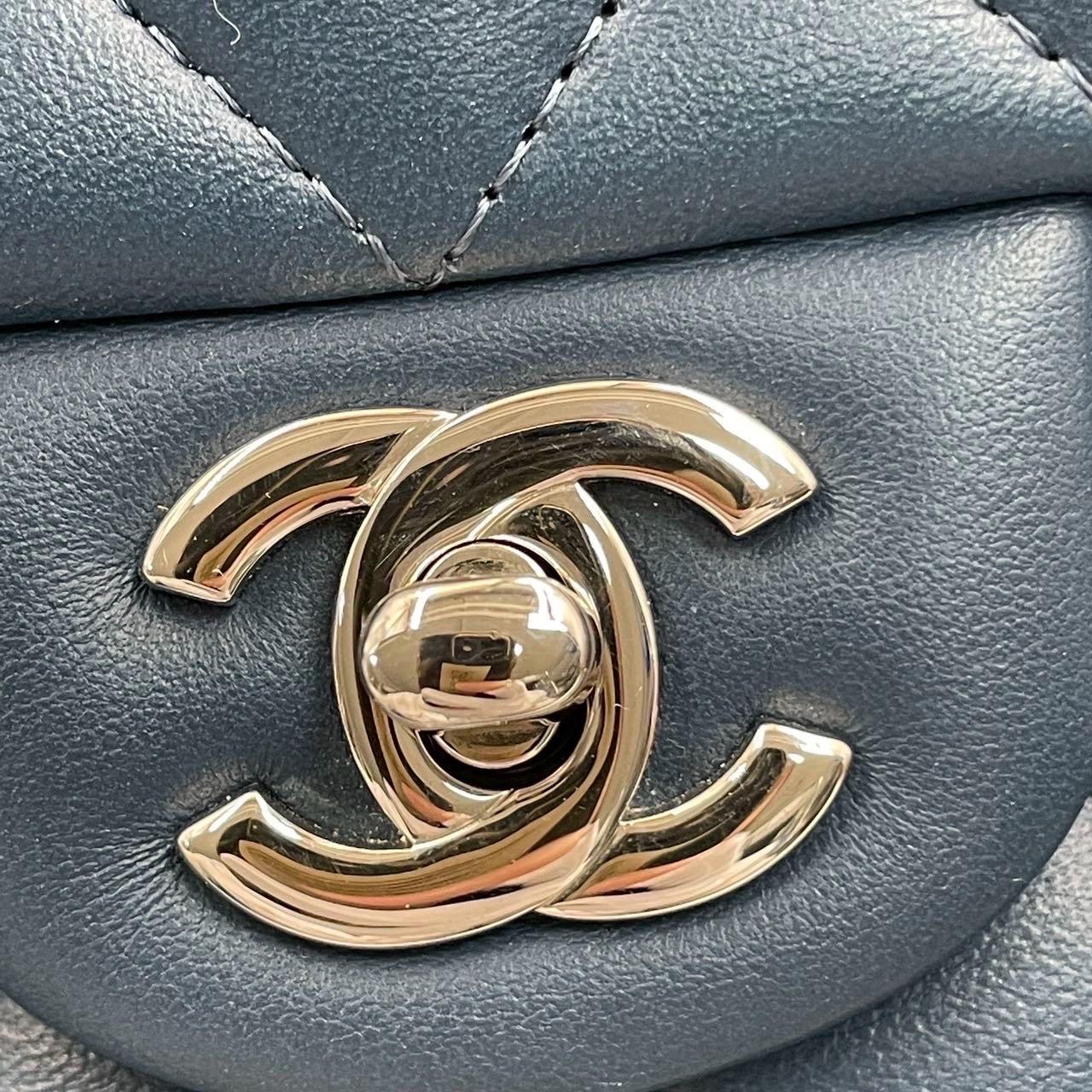 Chanel Classic Flap Rectangular Mini Navy Lambskin, 2019 11