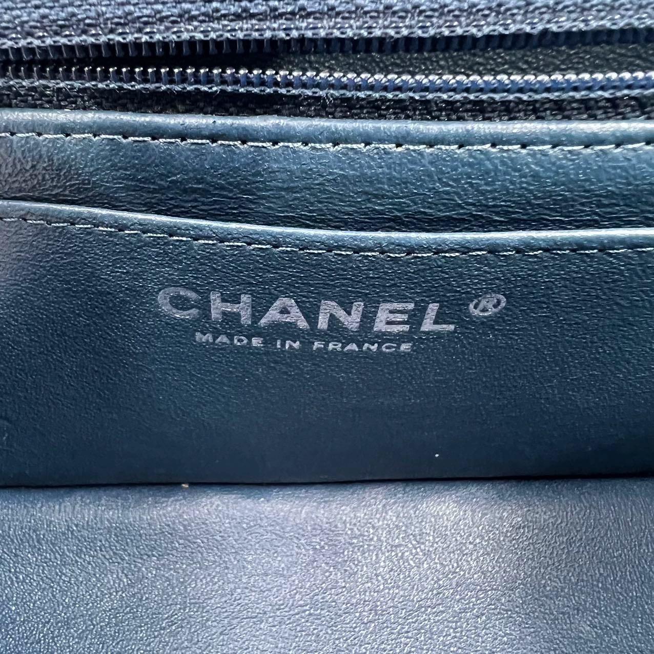 Chanel Classic Flap Rectangular Mini Navy Lambskin, 2019 For Sale 24