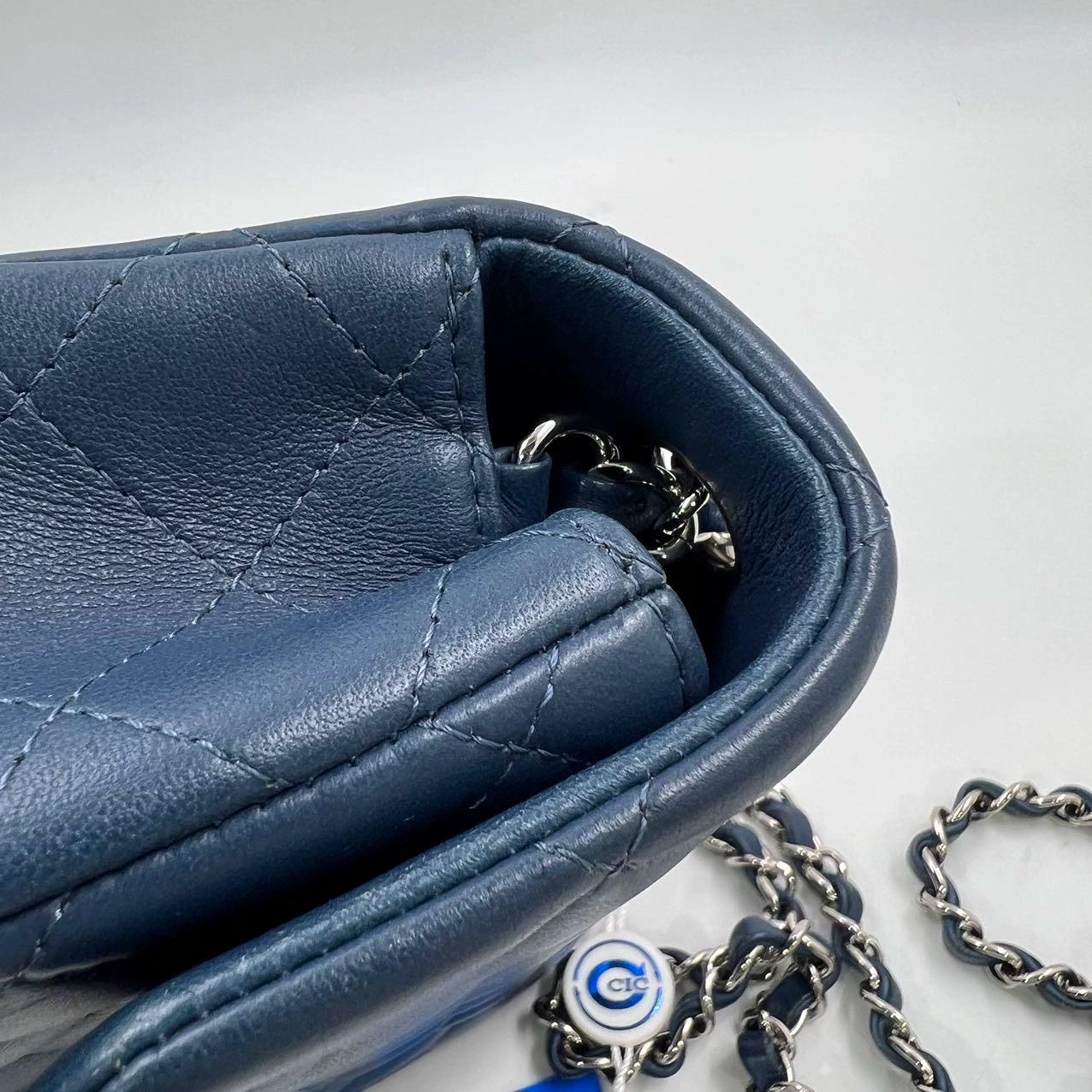 Chanel Classic Flap Rectangular Mini Navy Lambskin, 2019 For Sale 25