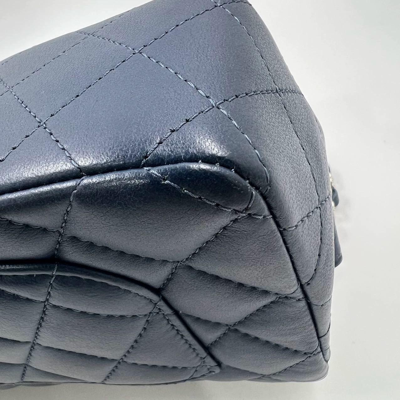 Chanel Classic Flap Rectangular Mini Navy Lambskin, 2019 For Sale 30