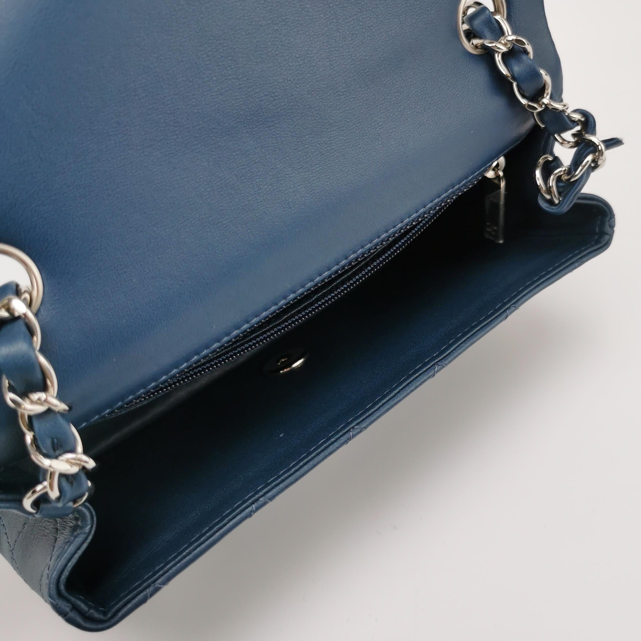 Chanel Classic Flap Rectangular Mini Navy Lambskin, 2019 4