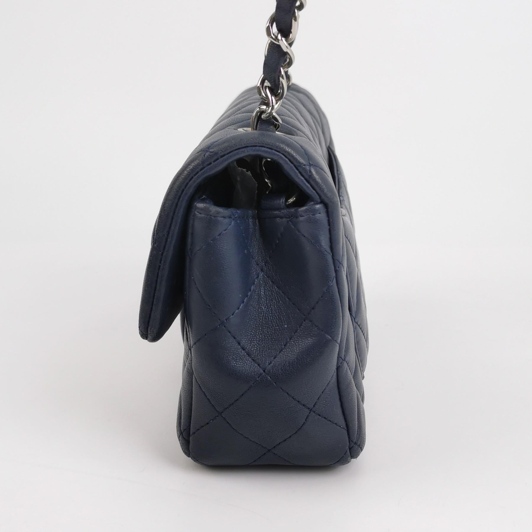 Chanel Classic Flap Rectangular Mini Navy Lambskin Silver Hardware In Good Condition For Sale In AUBERVILLIERS, FR