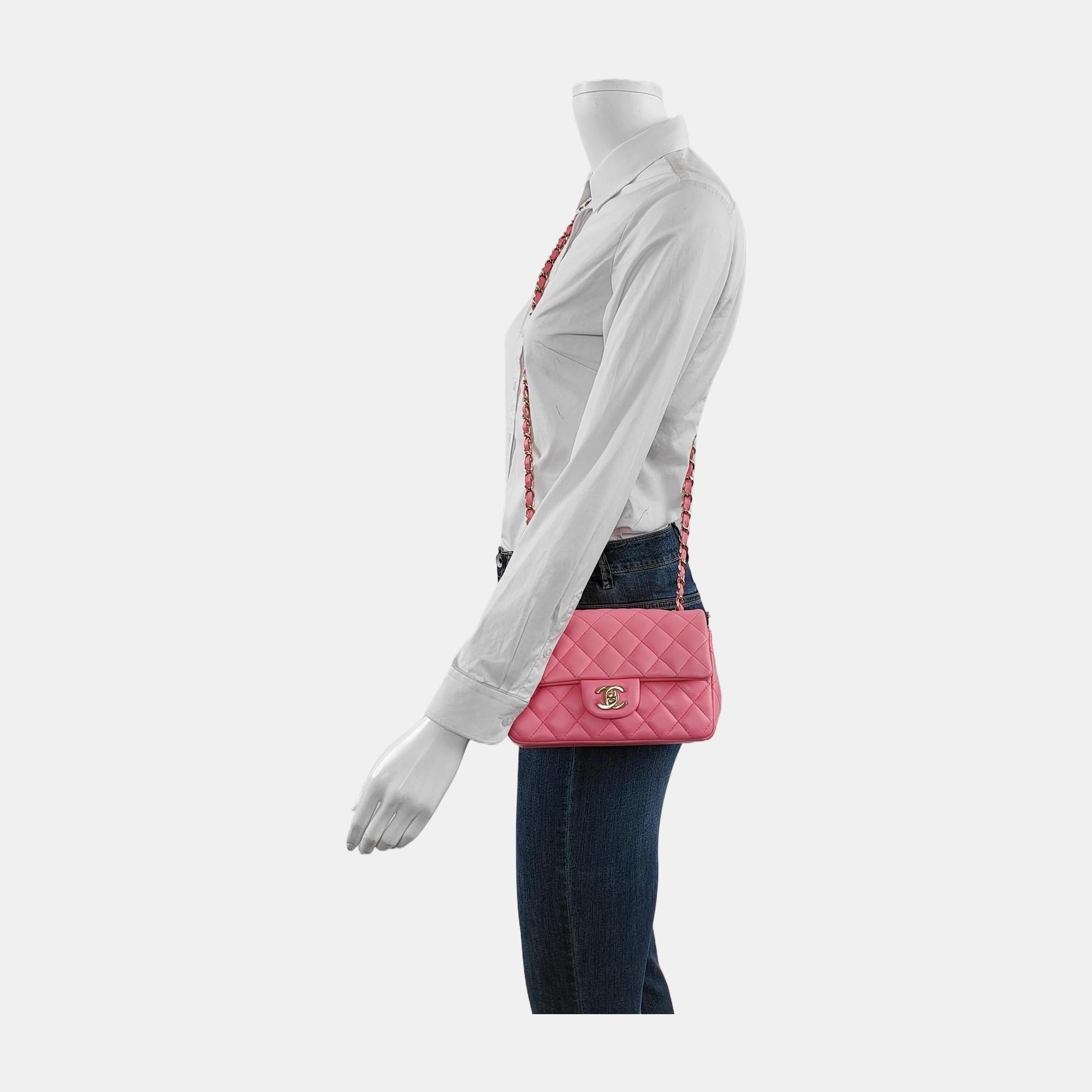 Add a touch of brightness to your summer wardrobe with this classic flap from Chanel, featuring a cheerful pastel color.

CONDITION: VERY GOOD

This previously owned and used item is in excellent condition with light signs of use. Rubbing around the