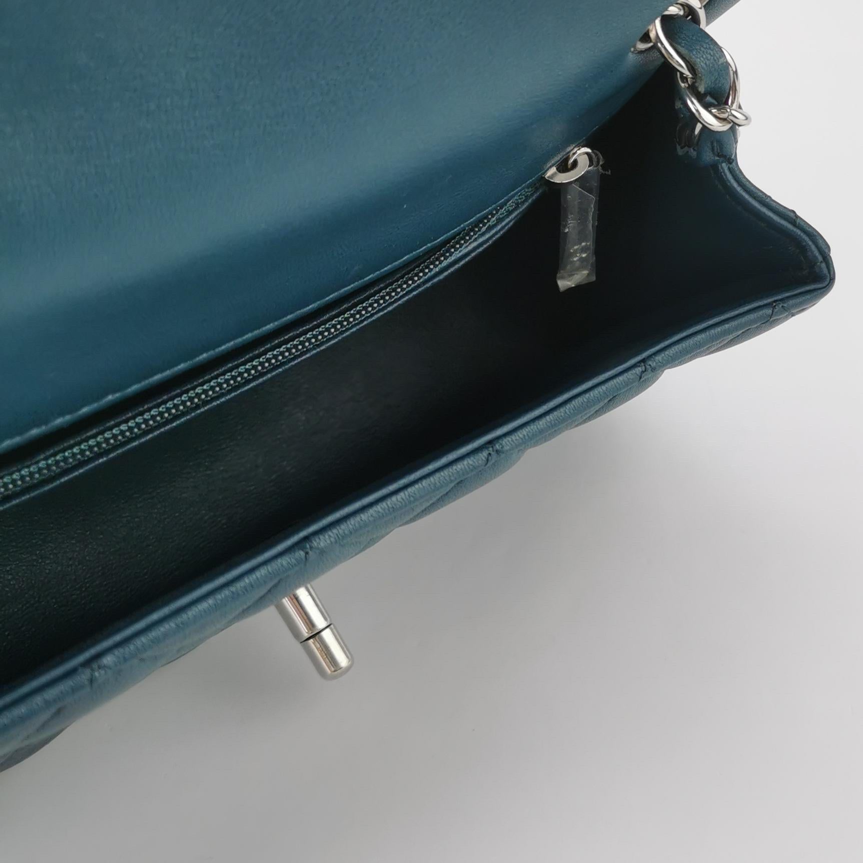 Chanel Classic Flap Rectangular Mini Teal Green Lambskin 2020 In condizioni buone in vendita a AUBERVILLIERS, FR