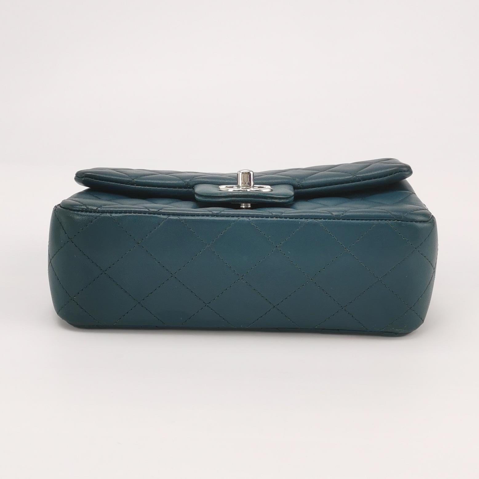 Donna Chanel Classic Flap Rectangular Mini Teal Green Lambskin 2020 in vendita