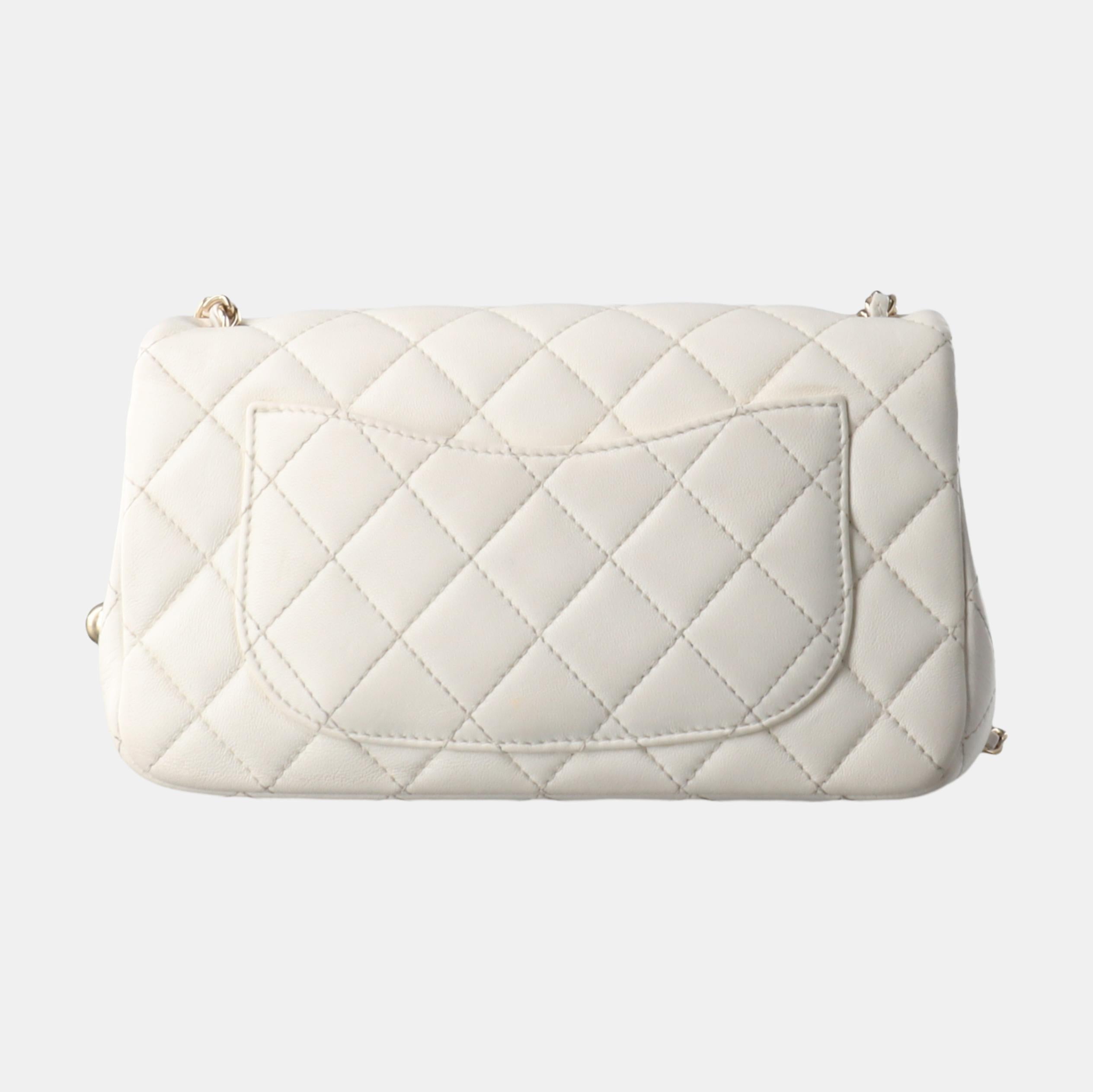 Chanel Classic Flap Rectangular Mini White Lambskin Pearl Crush Gold Ball Chain In Good Condition In AUBERVILLIERS, FR