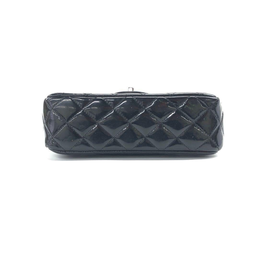 Chanel Classic Flap Rectangular Super Mini Black Patent Leather Silver Hardware In Good Condition For Sale In AUBERVILLIERS, FR