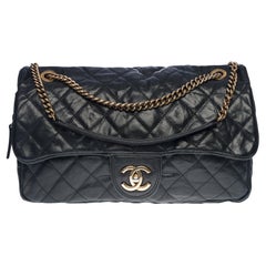 Chanel Classic Flap shoulder bag in black quilted caviar leather, GHW