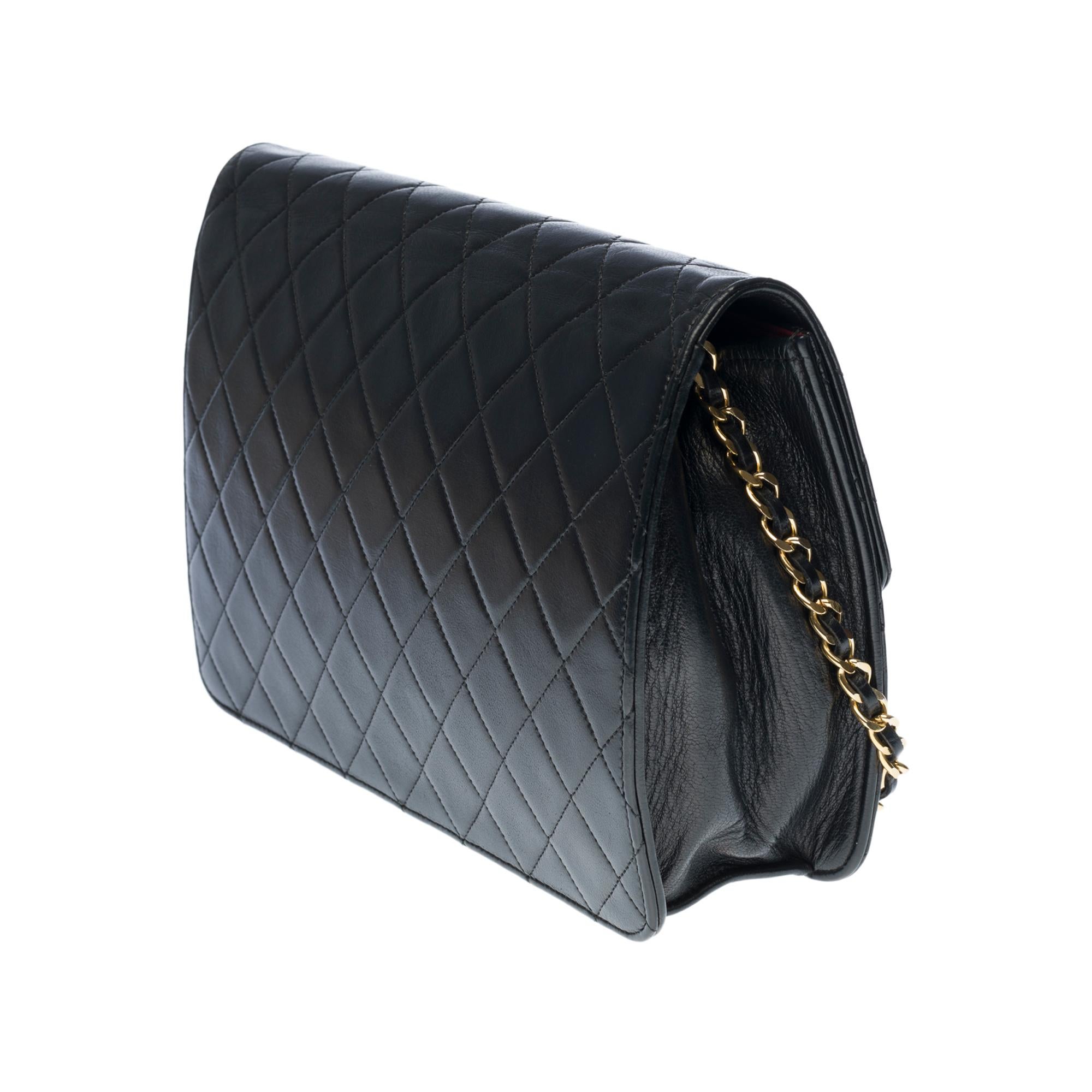 Chanel Classic Flap shoulder bag in black quilted lambskin and gold hardware In Good Condition In Paris, IDF
