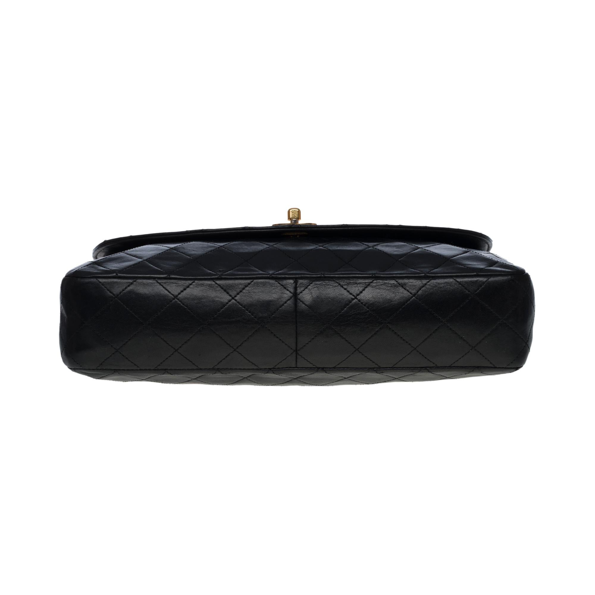 Chanel Classic Flap shoulder bag in black quilted lambskin, GHW 4