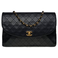 Chanel Classic Flap shoulder bag in black quilted lambskin, GHW