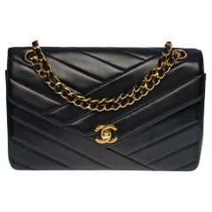 Chanel Classic Flap shoulder bag in black quilted leather with herringbone , GHW