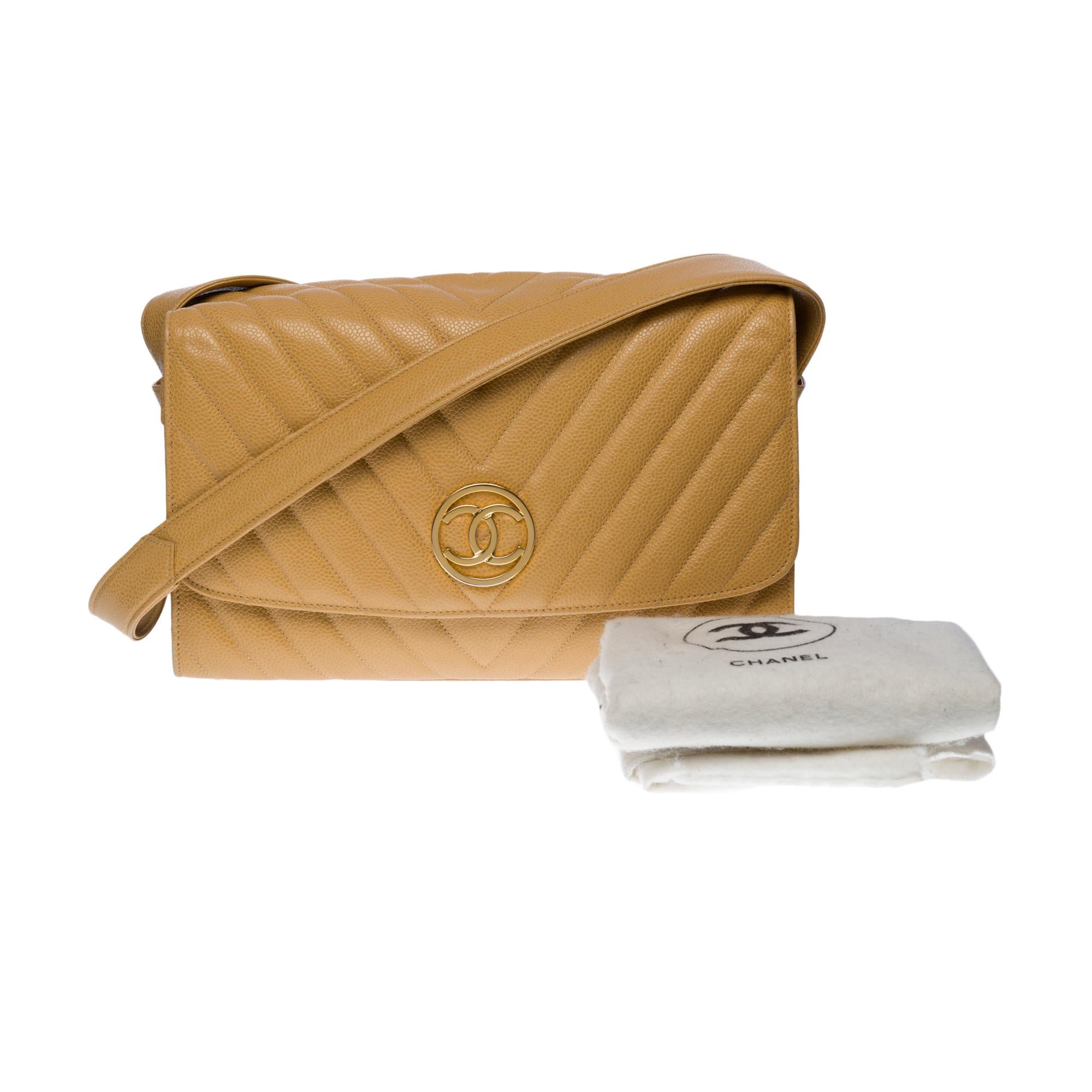 Chanel Classic Flap shoulder bag in gold herringbone caviar leather, GHW For Sale 6