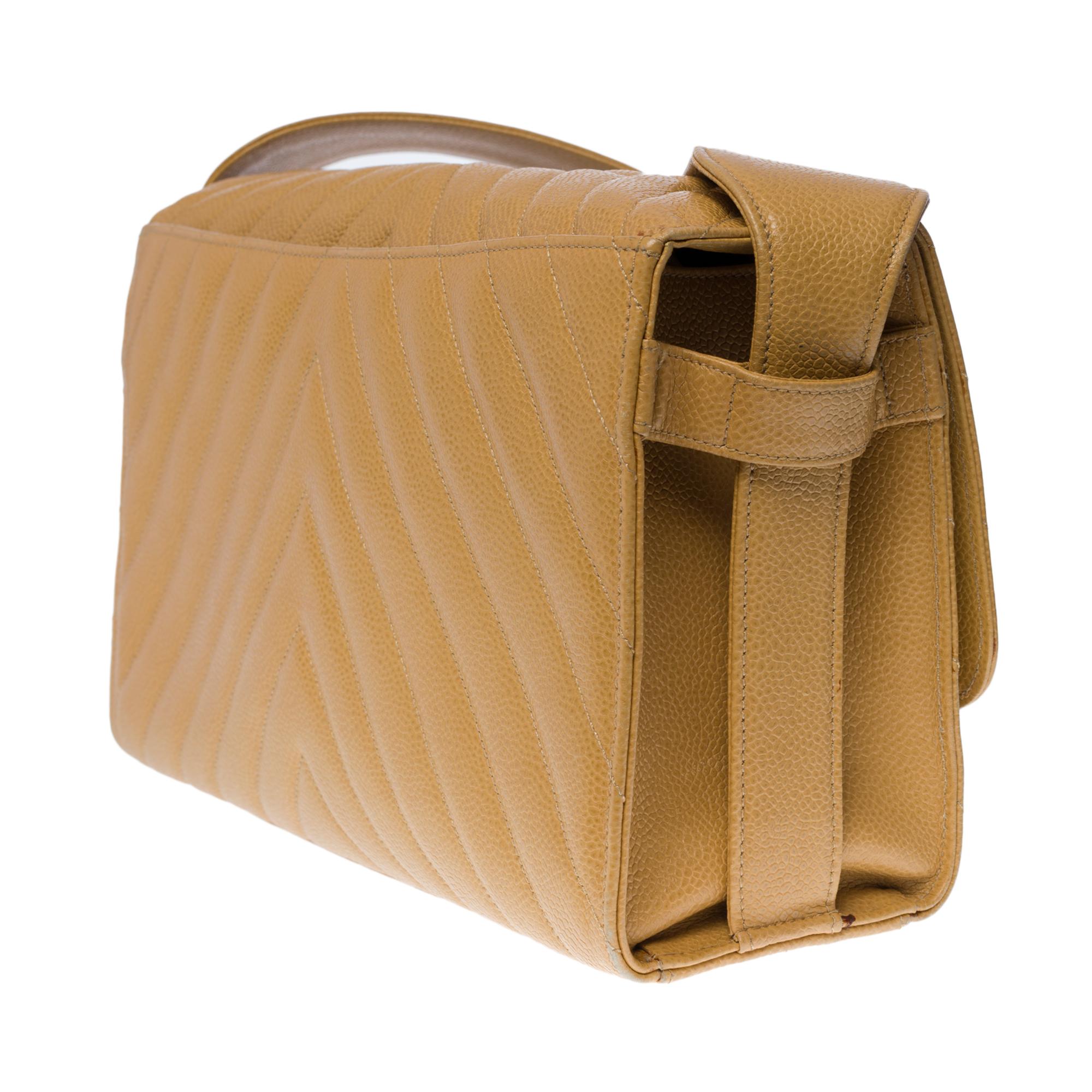 Chanel Classic Flap shoulder bag in gold herringbone caviar leather, GHW In Good Condition For Sale In Paris, IDF