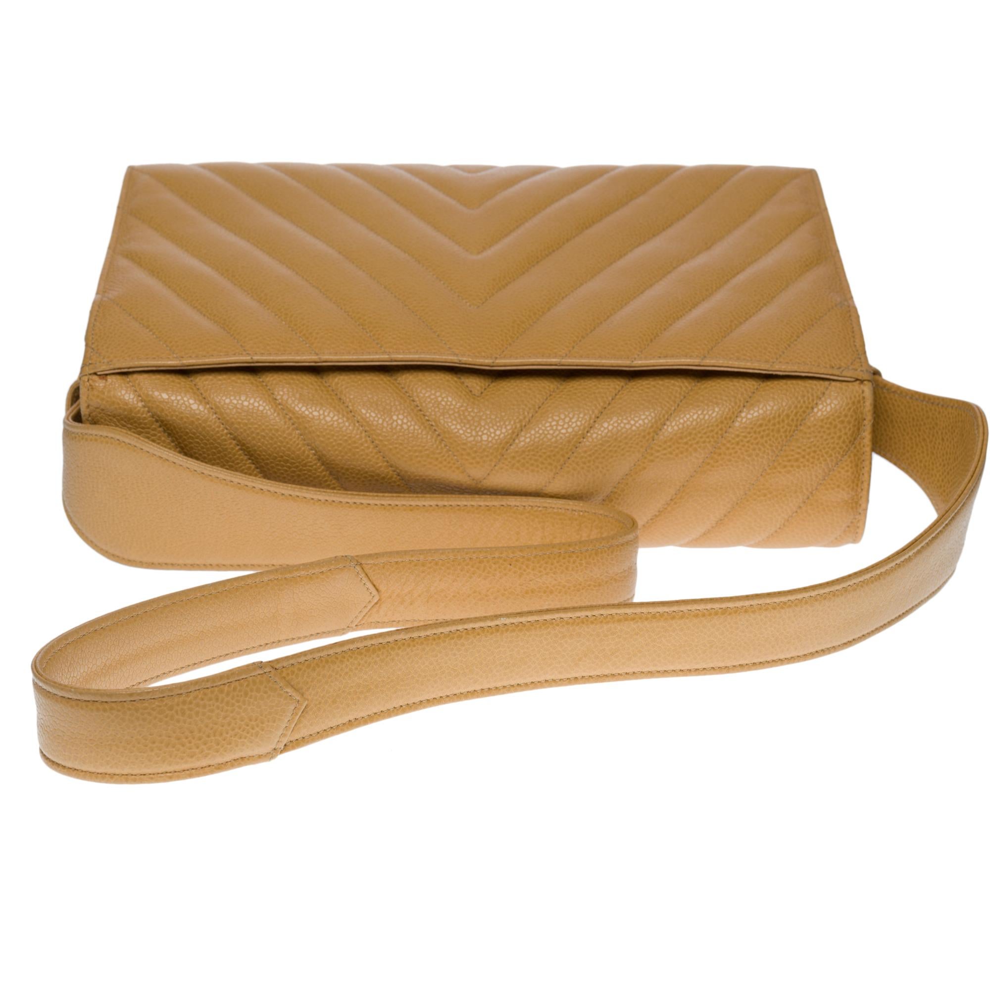 Chanel Classic Flap shoulder bag in gold herringbone caviar leather, GHW For Sale 3