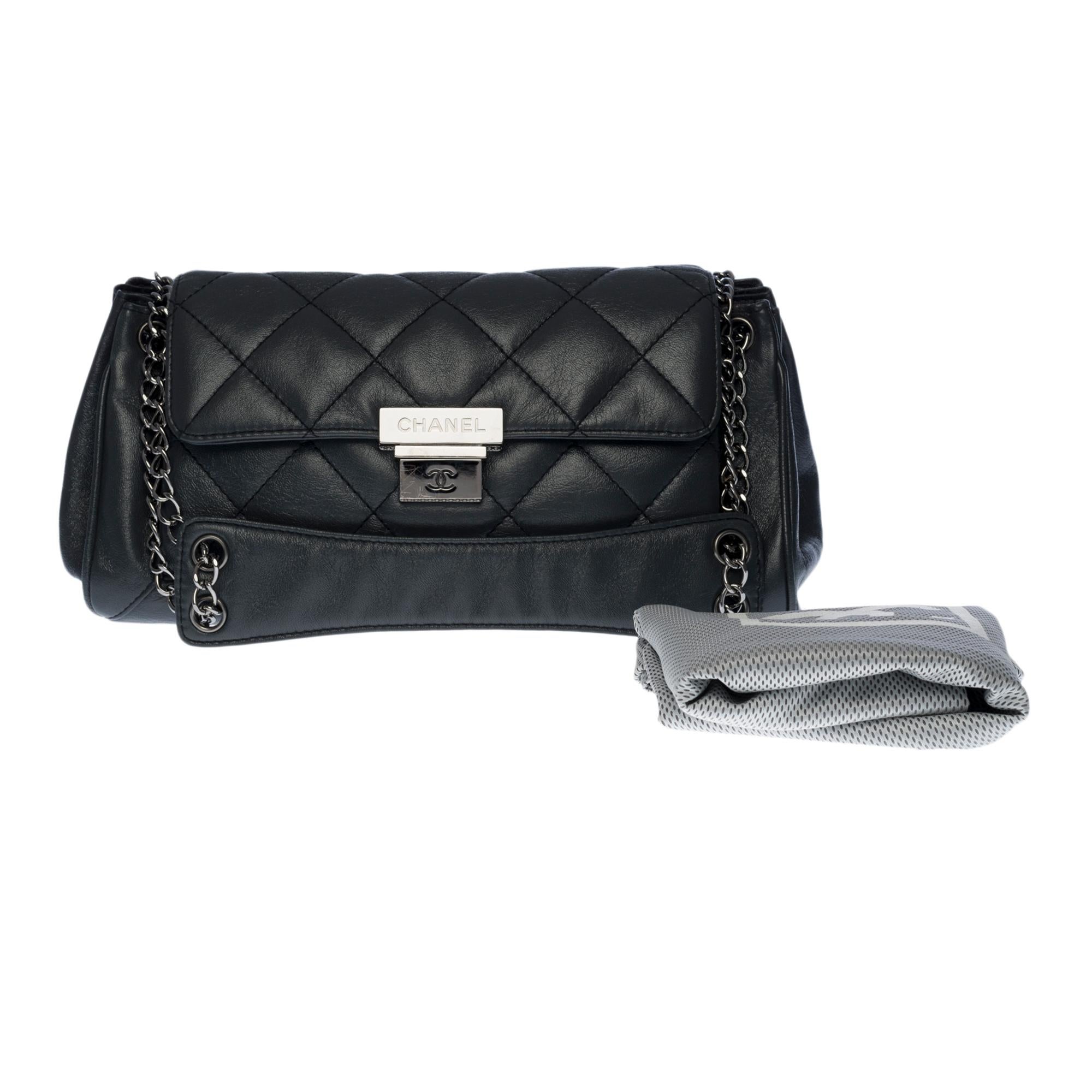 Chanel Classic Flap shoulder bag in grey quilted leather, SHW 5