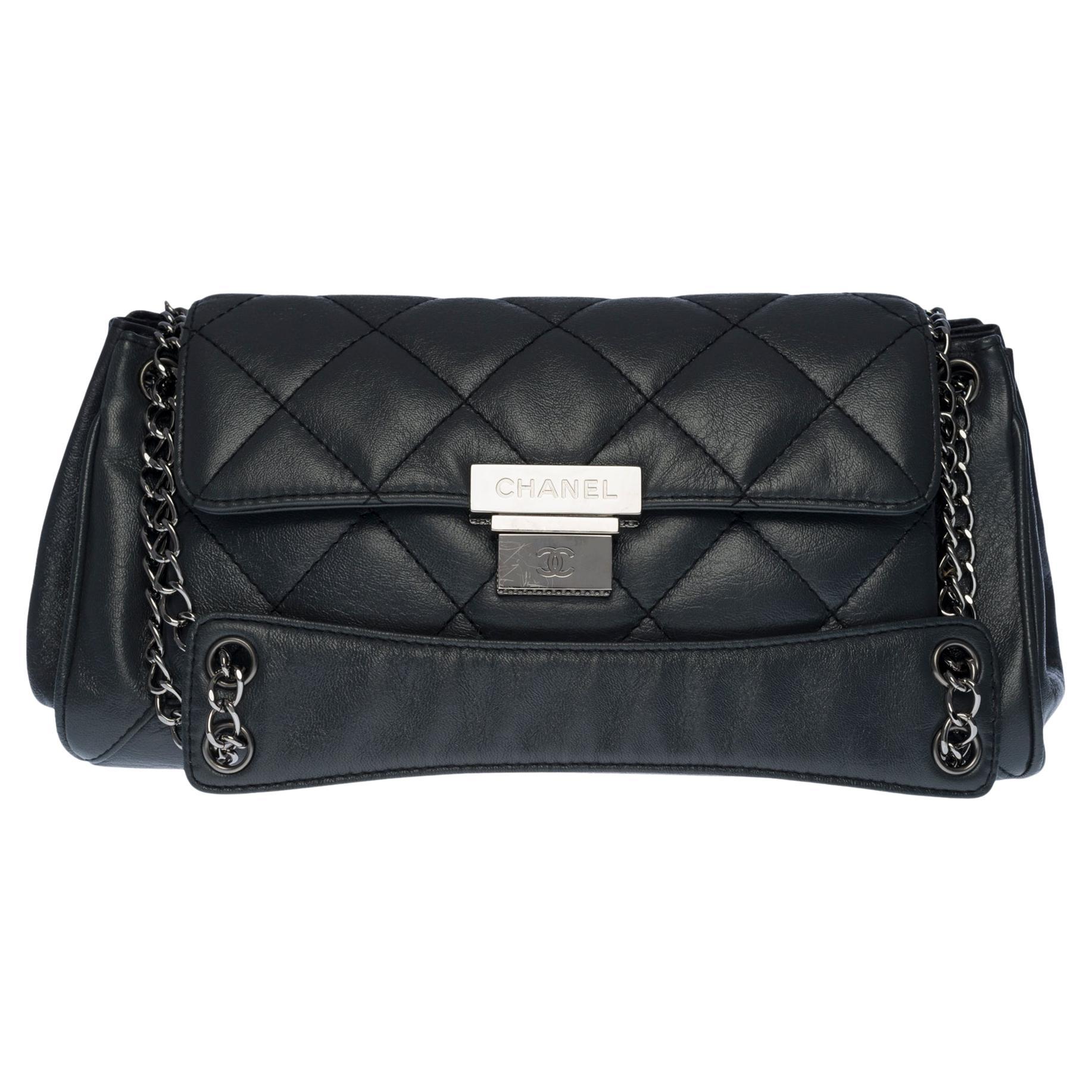 Chanel Classic Flap shoulder bag in grey quilted leather, SHW