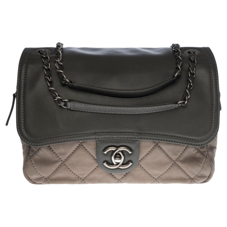 Chanel Classic Flap shoulder bag in grey semi-quilted leather, SHW For ...
