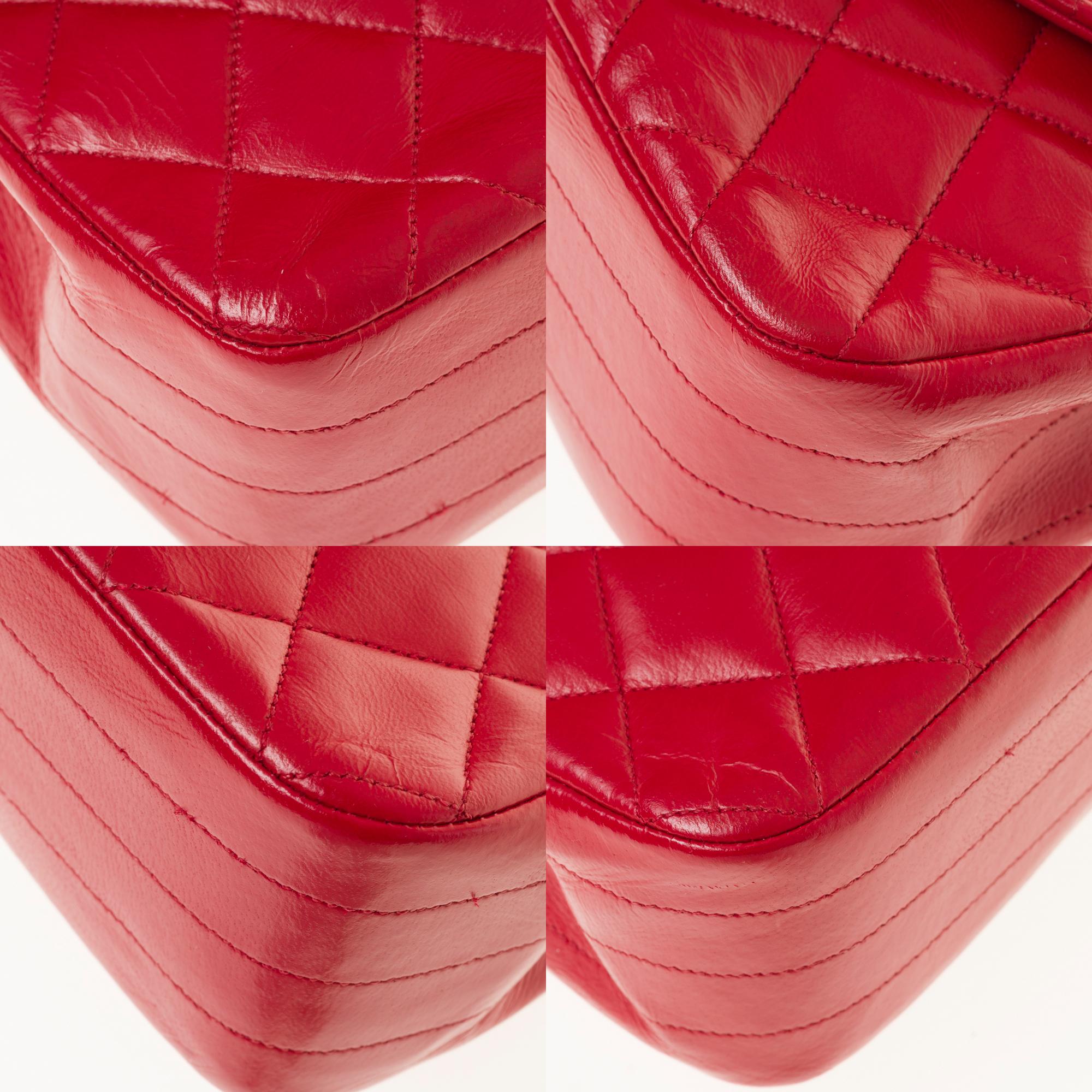 Chanel Classic Flap shoulder bag in Red quilted lambskin, GHW 3