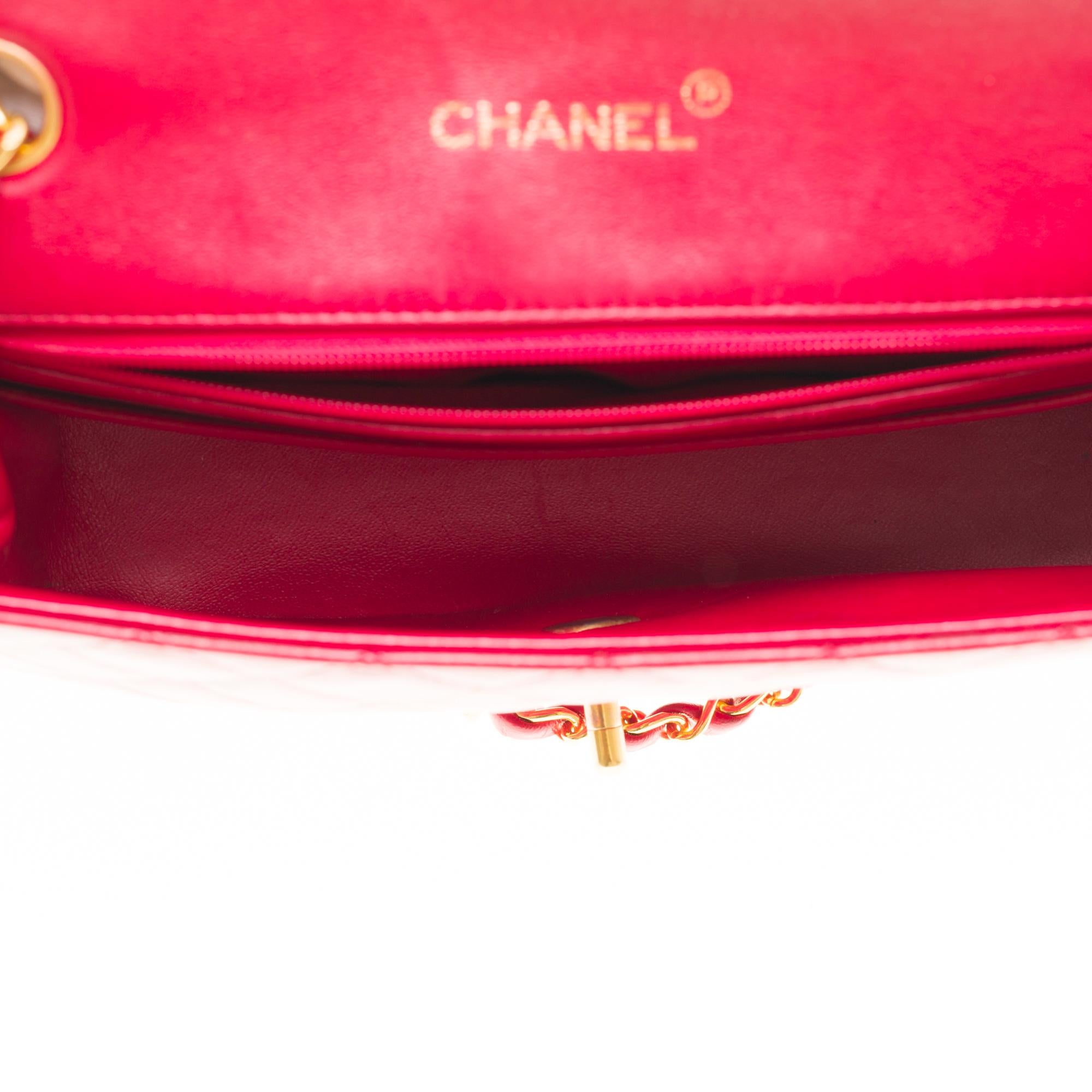 Women's Chanel Classic Flap shoulder bag in Red quilted lambskin, GHW