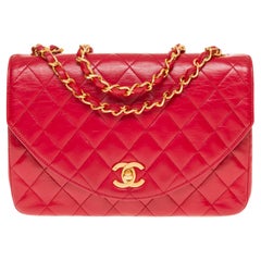 Chanel Classic Flap shoulder bag in Red quilted lambskin, GHW