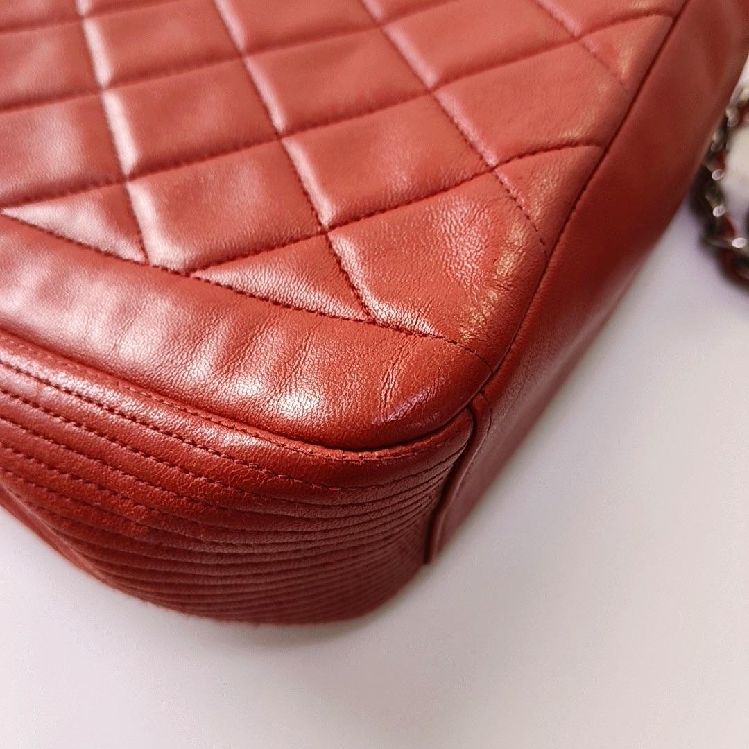 Chanel Classic Flap Einzelne Klappe Großes Rotes Lammfell Leder Silberne Hardware im Angebot 6