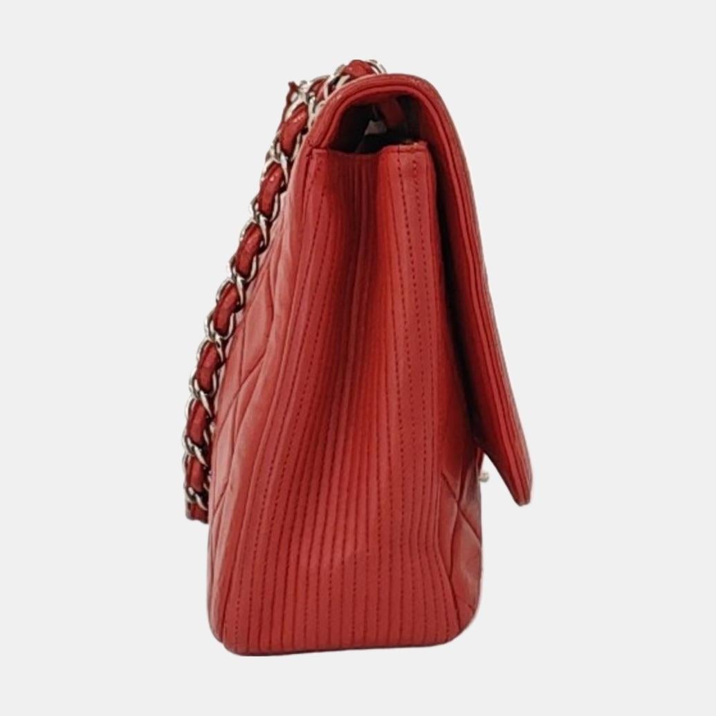 Chanel Classic Flap Einzelne Klappe Großes Rotes Lammfell Leder Silberne Hardware Damen im Angebot