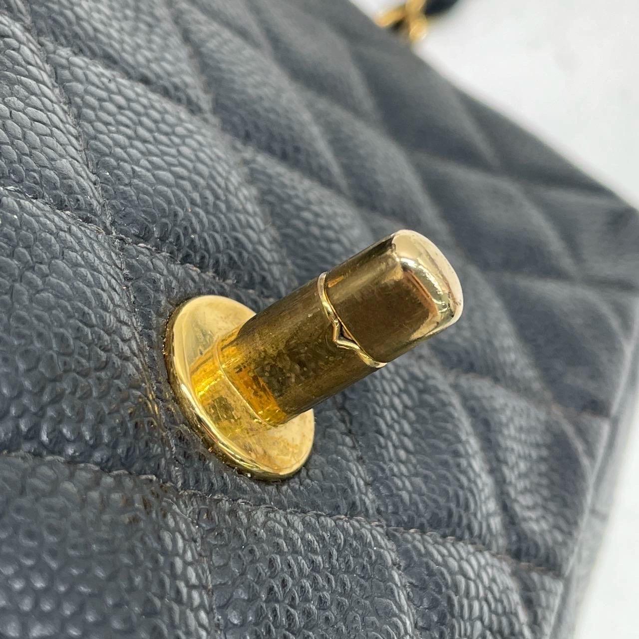 Chanel Classic Leather Small Black Caviar Leather with 24k Gold Hardware, 2000-2002 en vente 6
