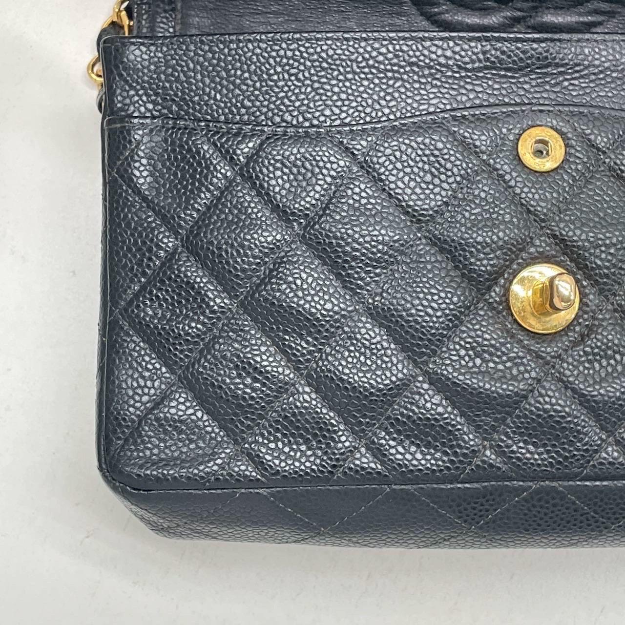 Chanel Classic Leather Small Black Caviar Leather with 24k Gold Hardware, 2000-2002 en vente 10