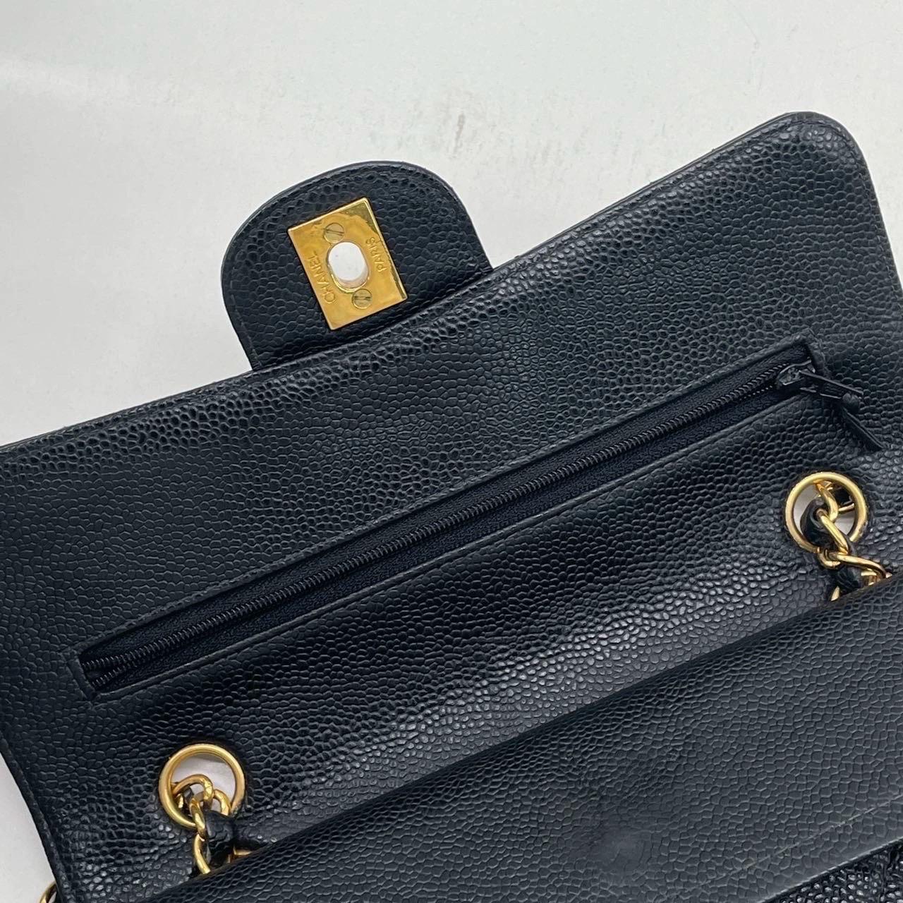 Chanel Classic Leather Small Black Caviar Leather with 24k Gold Hardware, 2000-2002 en vente 11