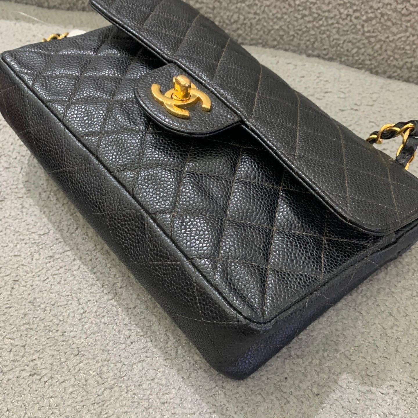 Chanel Classic Leather Small Black Caviar Leather with 24k Gold Hardware, 2000-2002 en vente 12