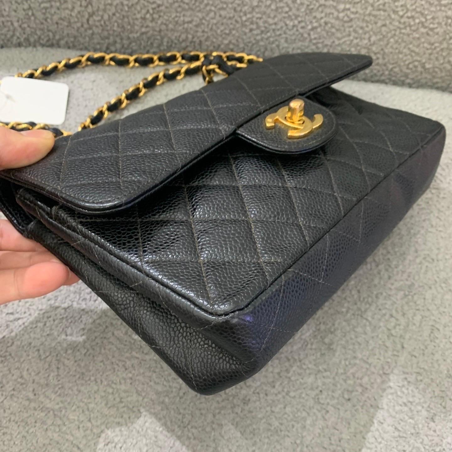 Chanel Classic Leather Small Black Caviar Leather with 24k Gold Hardware, 2000-2002 en vente 13