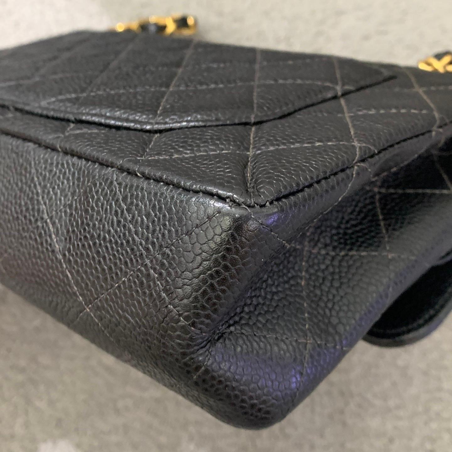 Chanel Classic Leather Small Black Caviar Leather with 24k Gold Hardware, 2000-2002 en vente 15