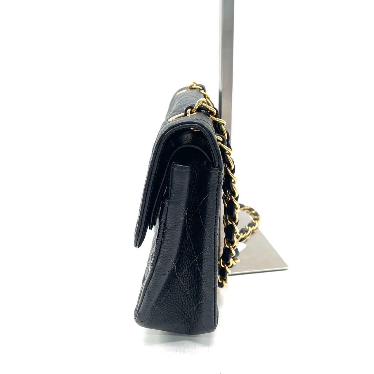 Noir Chanel Classic Leather Small Black Caviar Leather with 24k Gold Hardware, 2000-2002 en vente