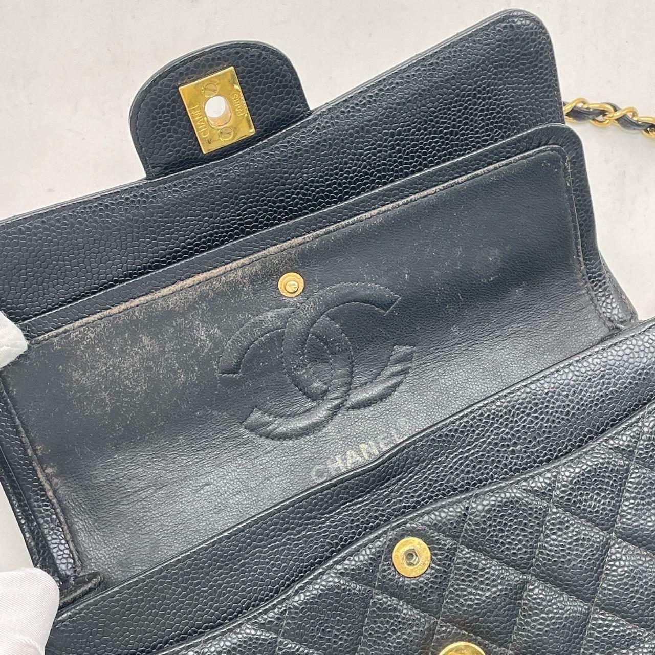 Chanel Classic Leather Small Black Caviar Leather with 24k Gold Hardware, 2000-2002 en vente 3