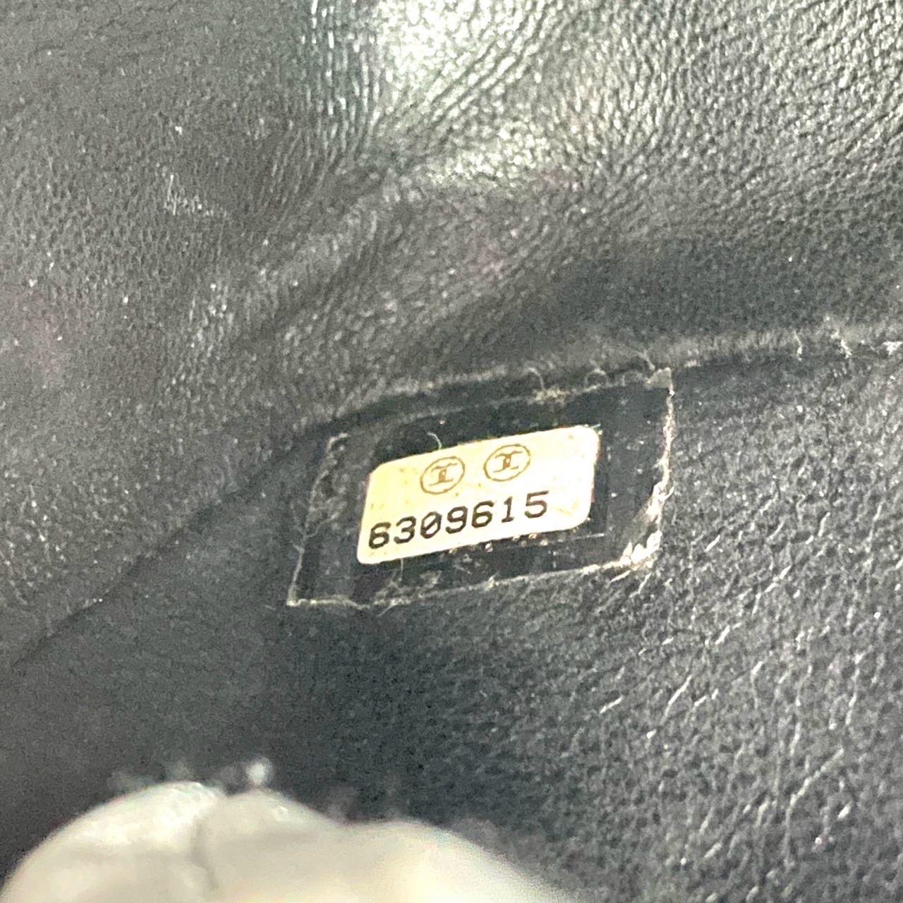 Chanel Classic Leather Small Black Caviar Leather with 24k Gold Hardware, 2000-2002 en vente 4