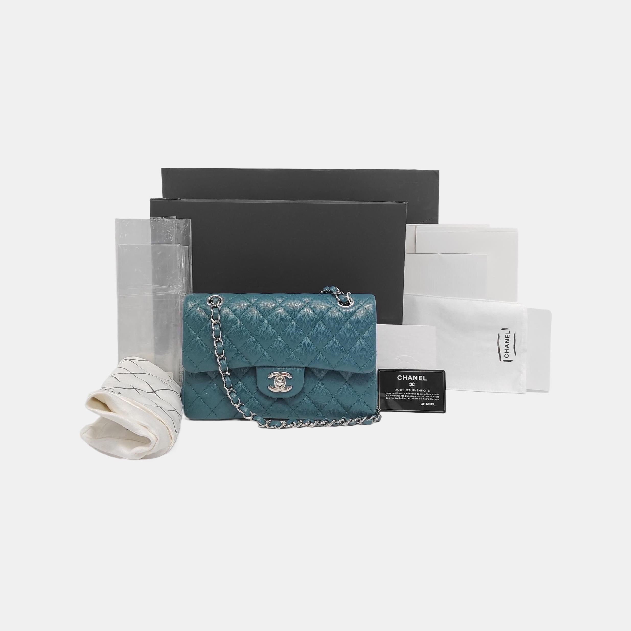 Chanel Classic Flap Small in pelle di caviale verde acqua con finiture in argento, 2019 in vendita 1